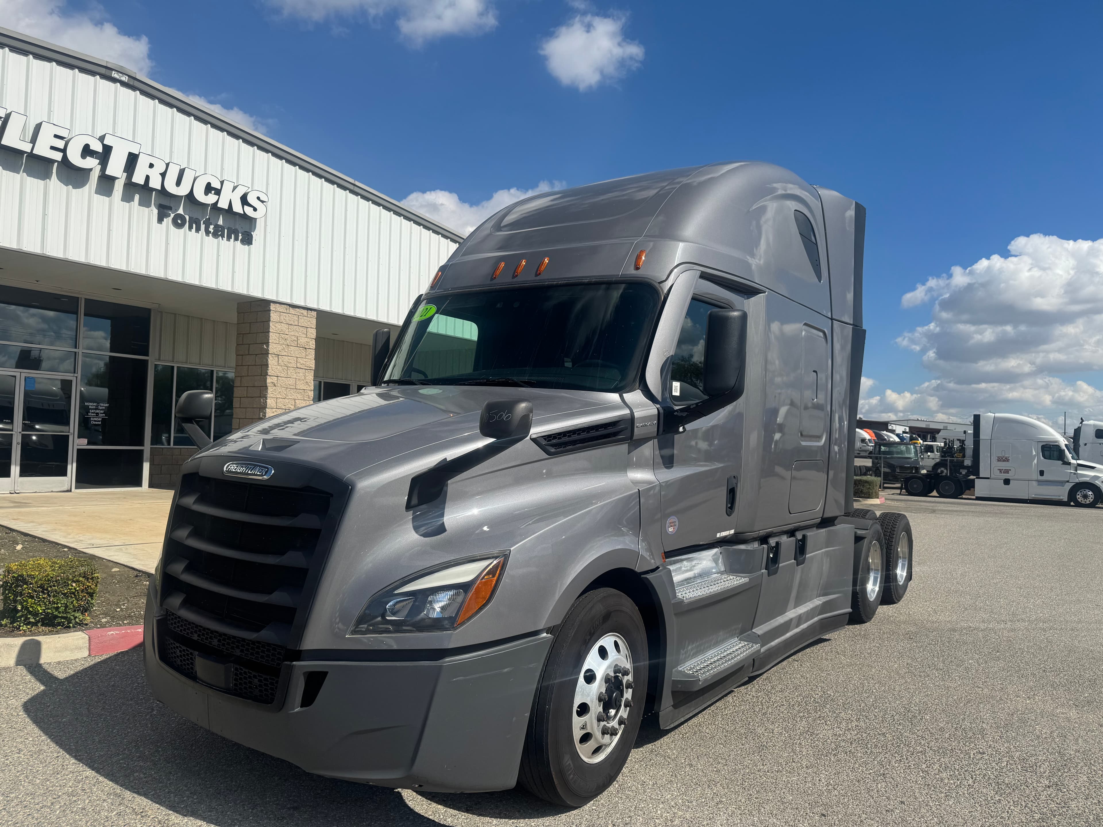 2021 FREIGHTLINER CASCADIA 126SLP