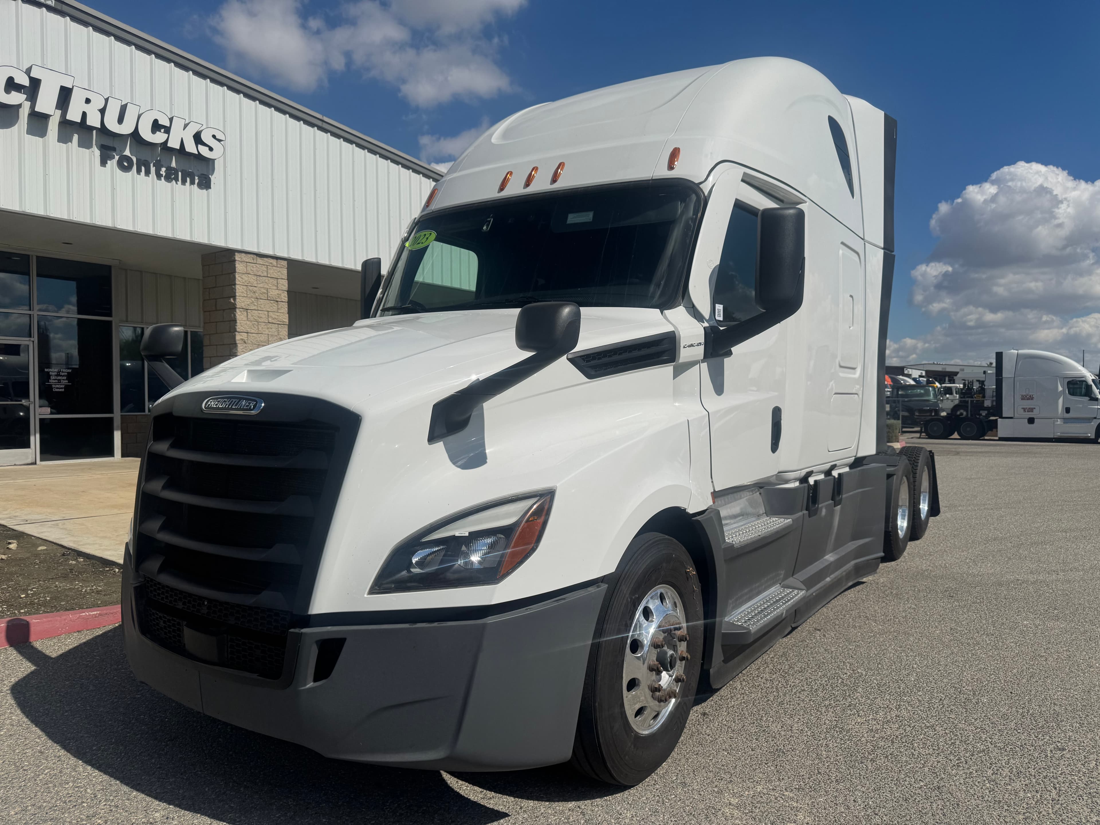 2023 FREIGHTLINER CASCADIA 126SLP