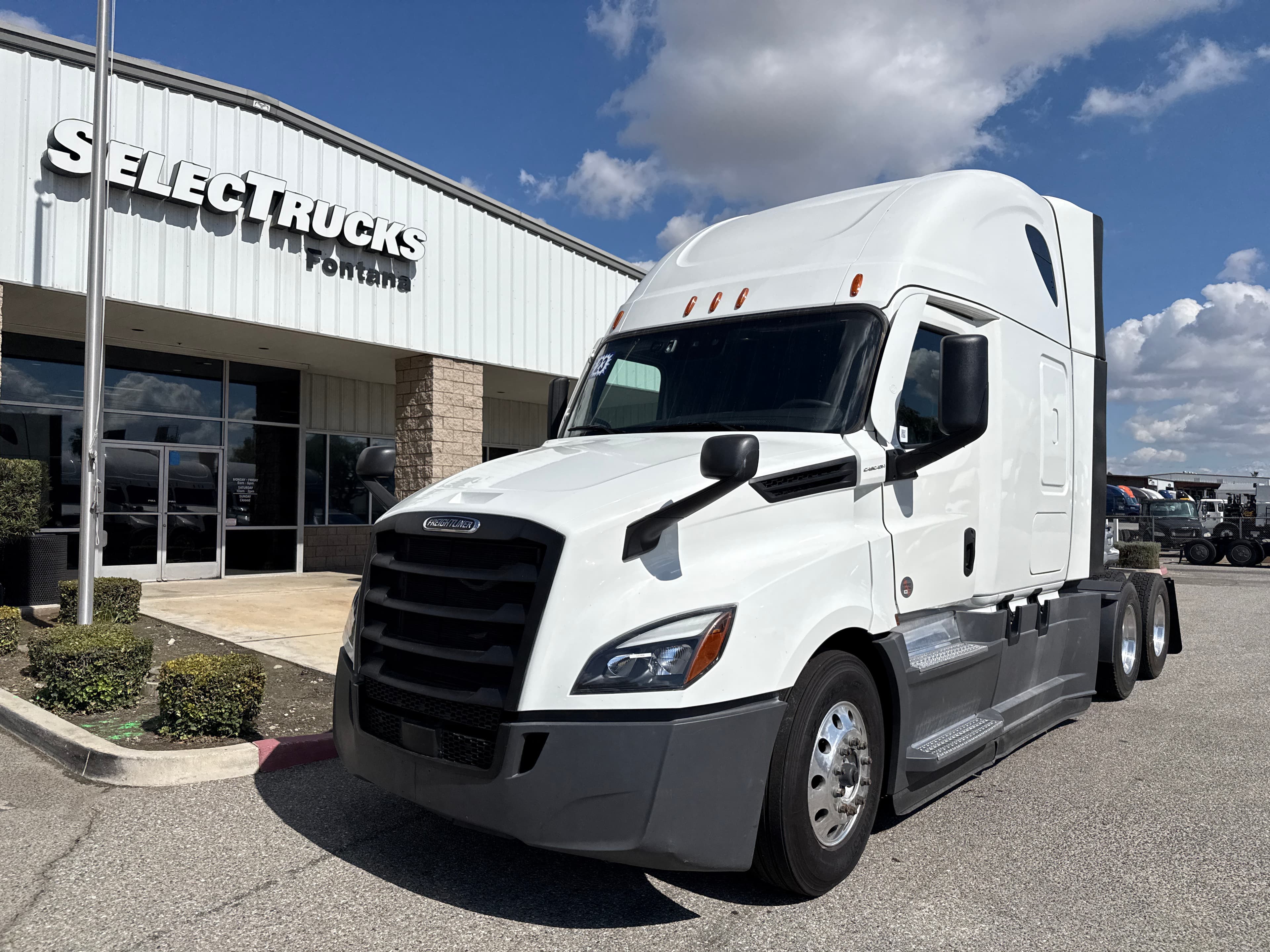 2023 FREIGHTLINER CASCADIA 126SLP