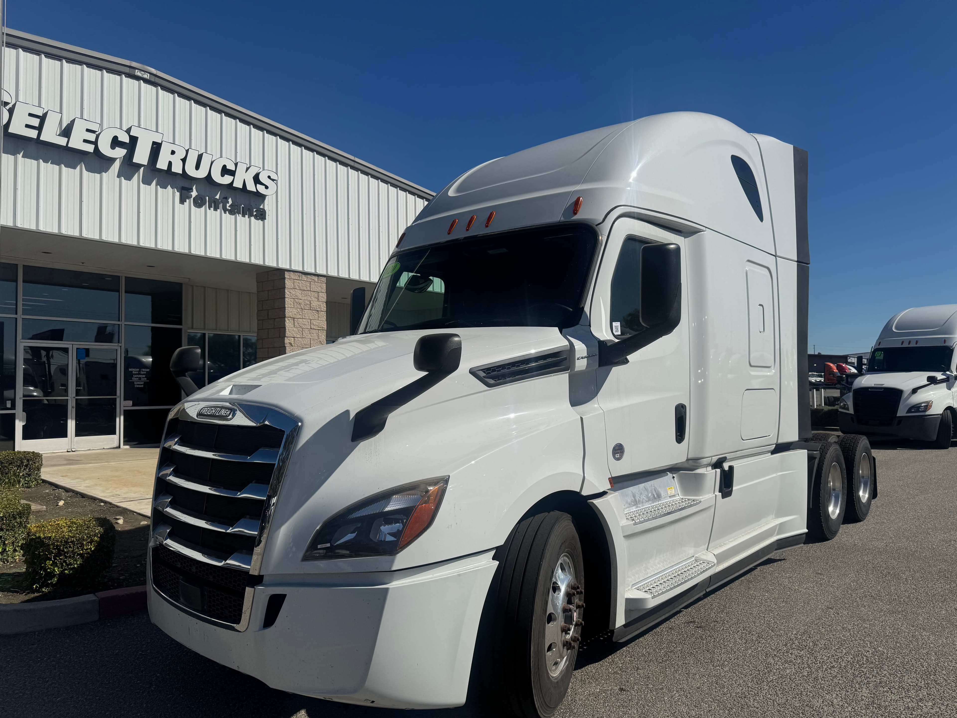 2020 FREIGHTLINER CASCADIA 126SLP