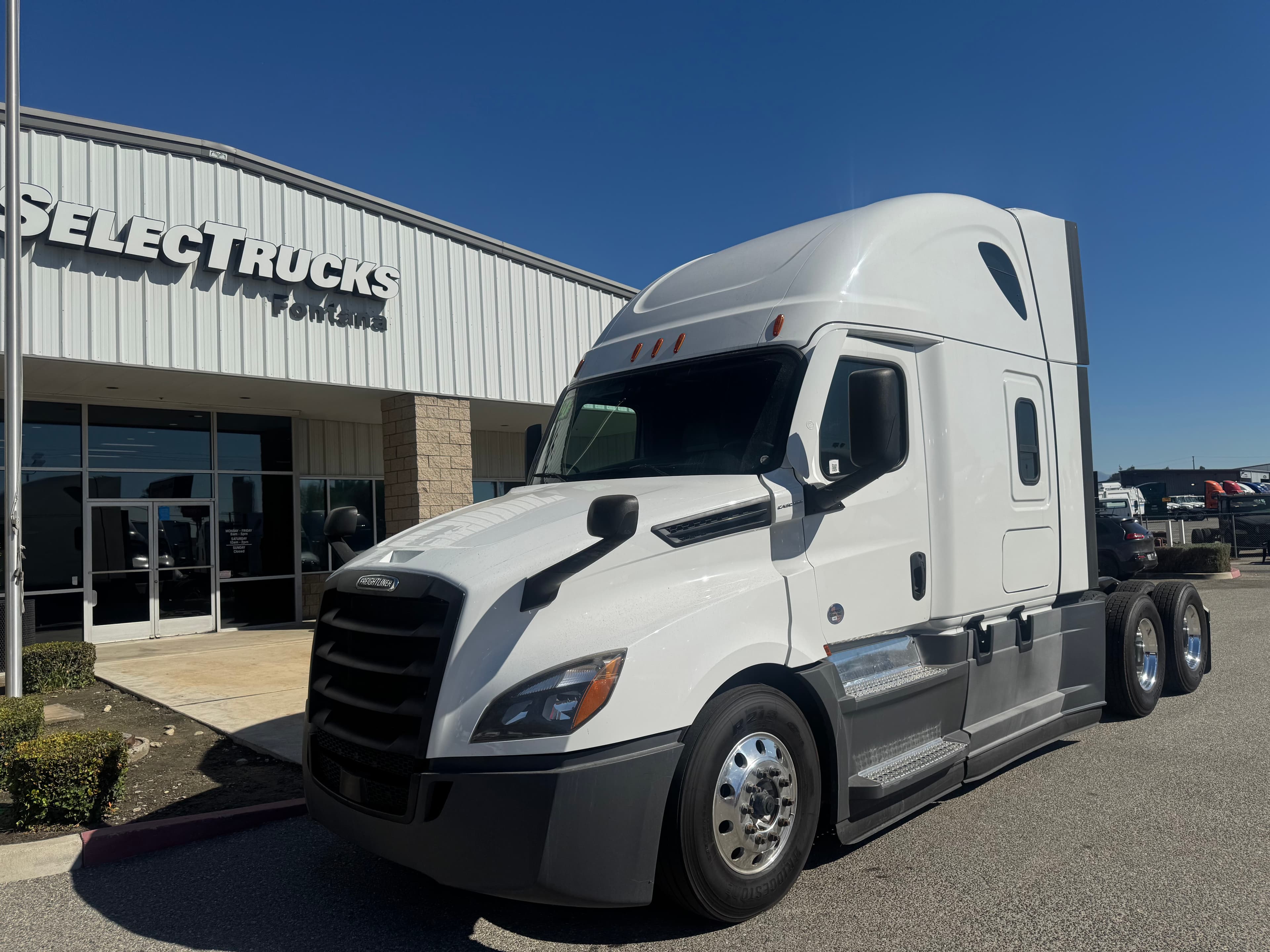 2021 FREIGHTLINER CASCADIA 126SLP