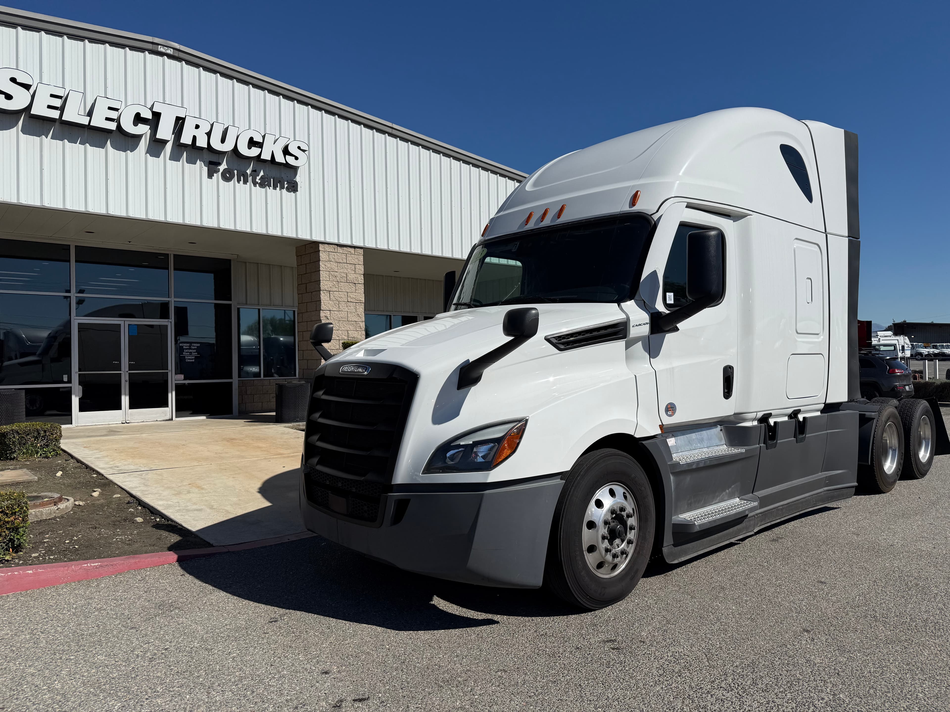 2023 FREIGHTLINER CASCADIA 126SLP