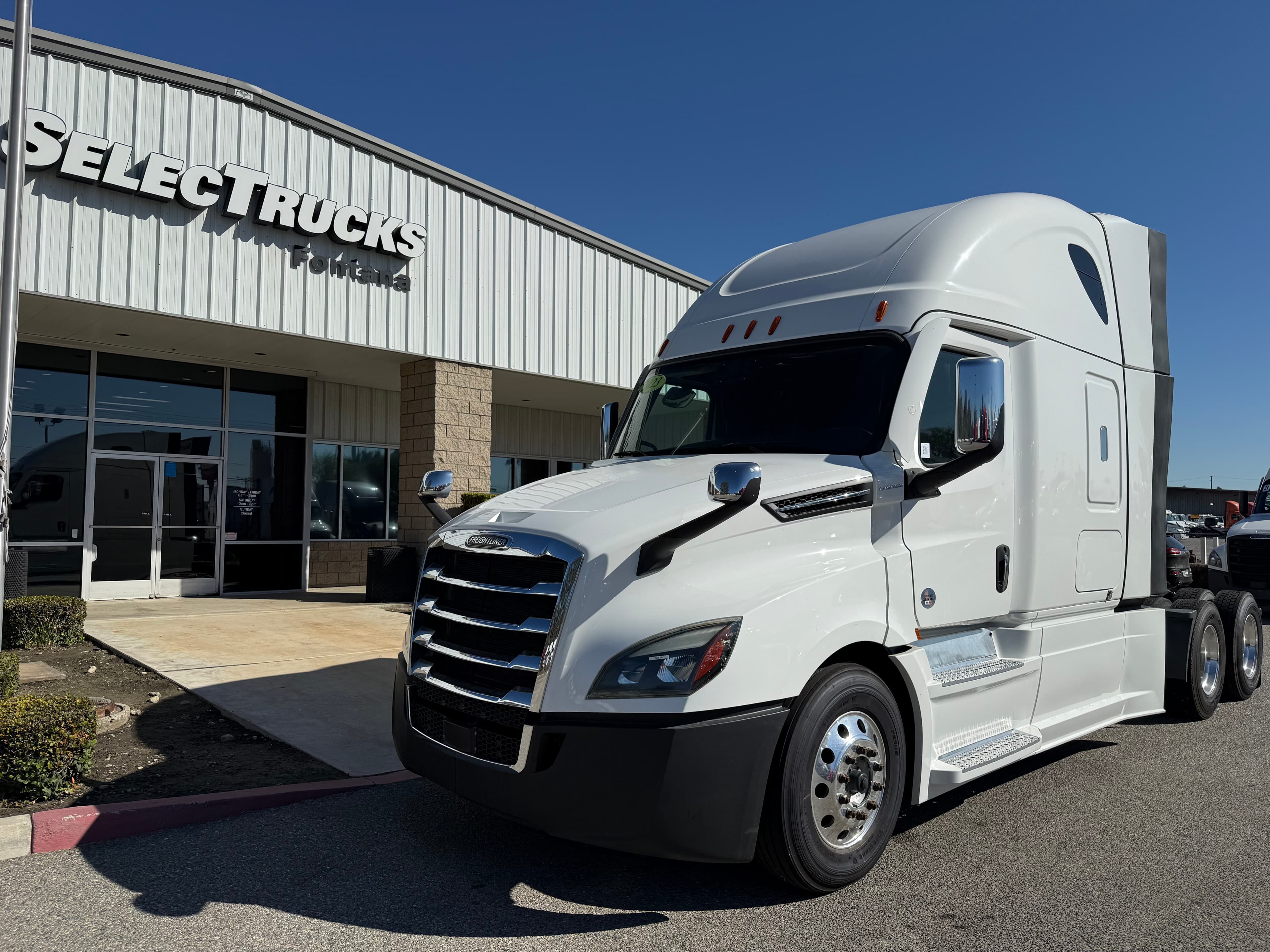 2023 FREIGHTLINER CASCADIA 126SLP