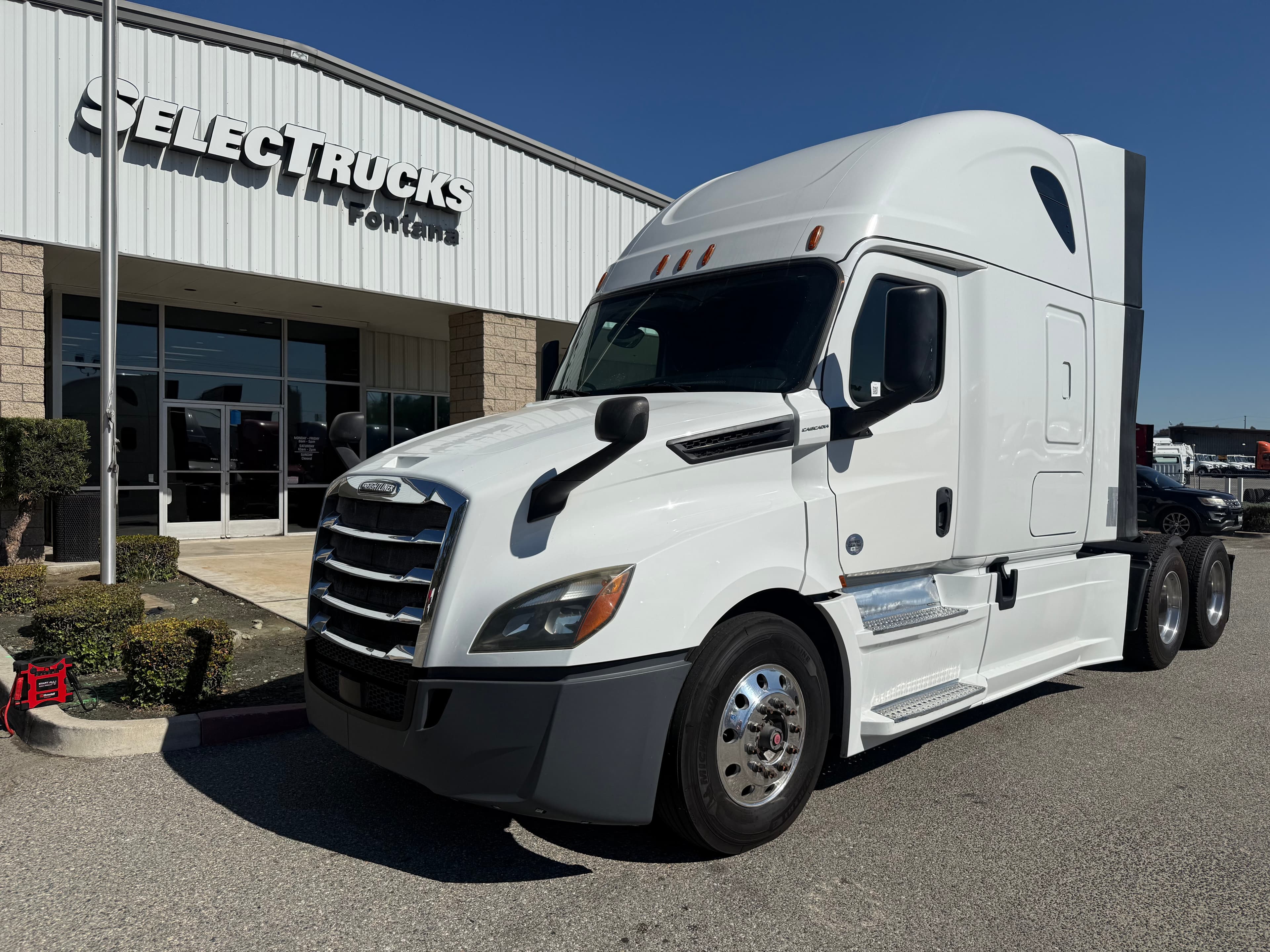 2019 FREIGHTLINER CASCADIA 126SLP