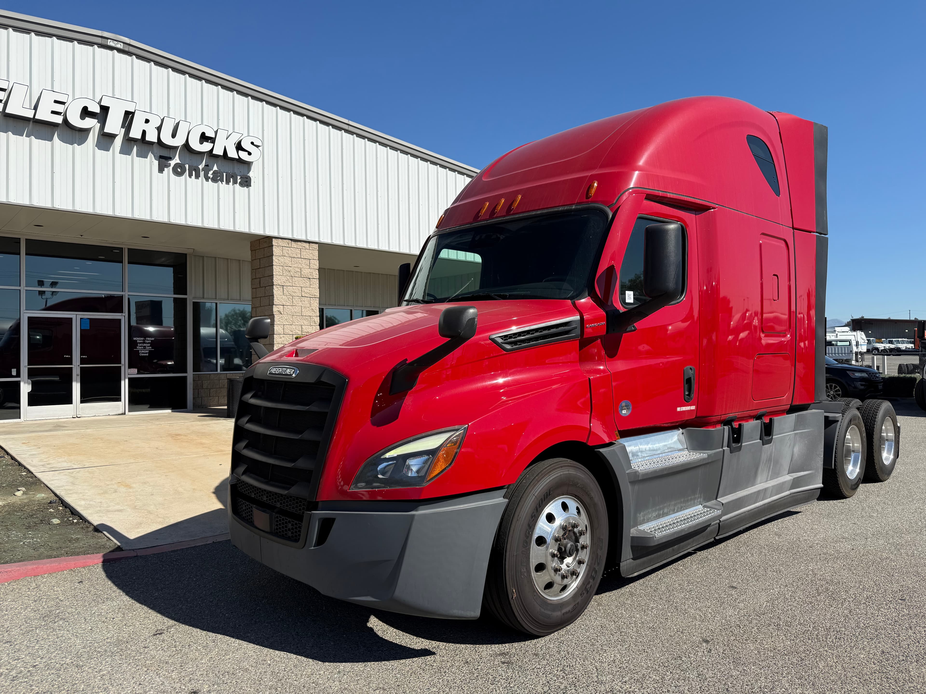 2021 FREIGHTLINER CASCADIA 126SLP
