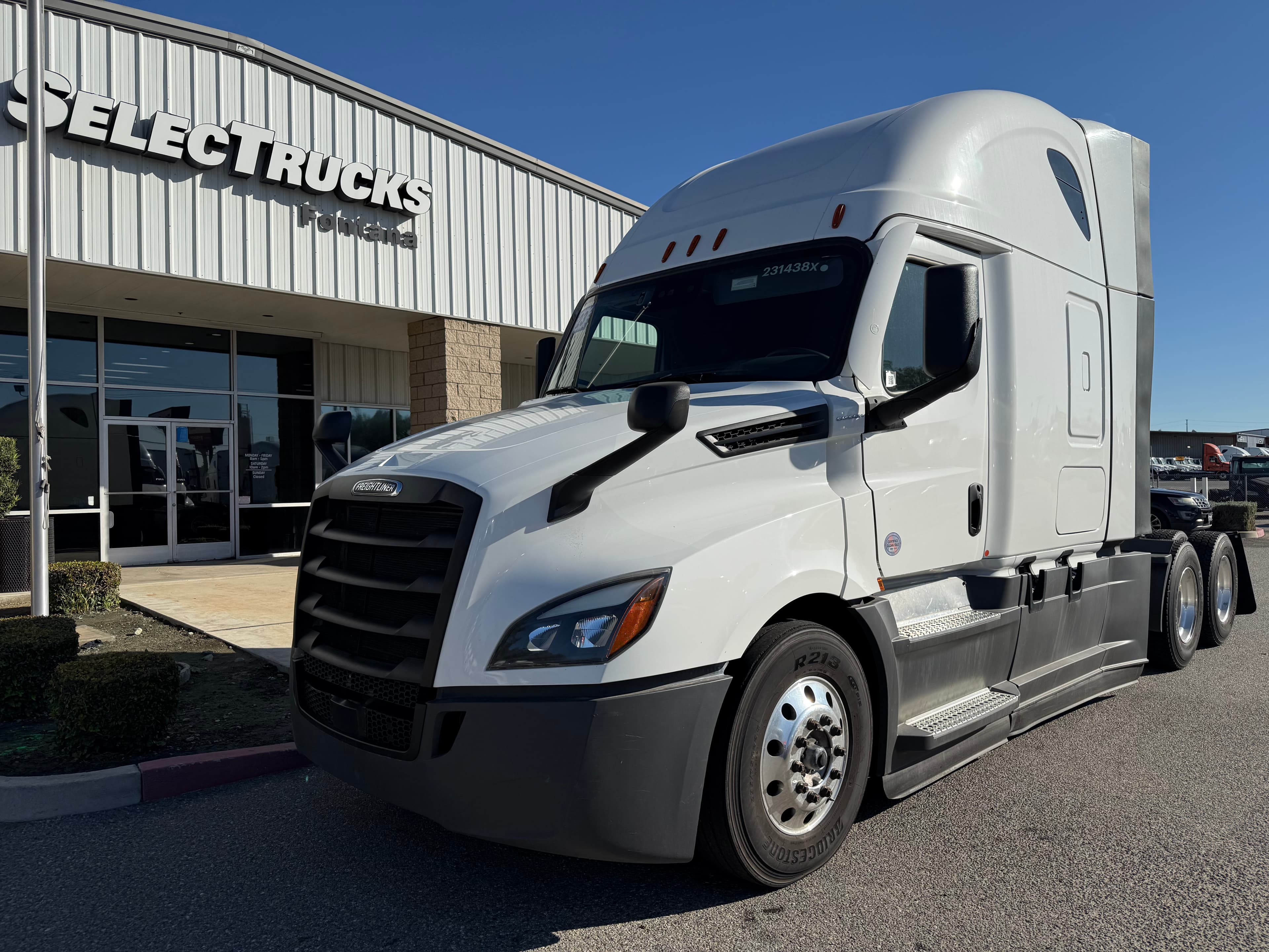 2023 FREIGHTLINER CASCADIA 126SLP