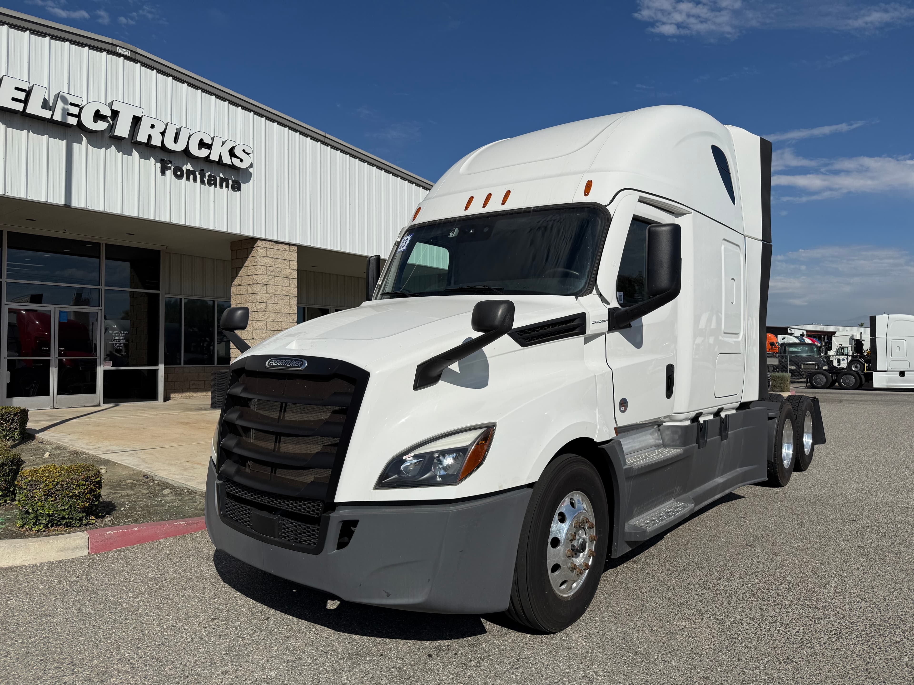 2023 FREIGHTLINER CASCADIA 126SLP