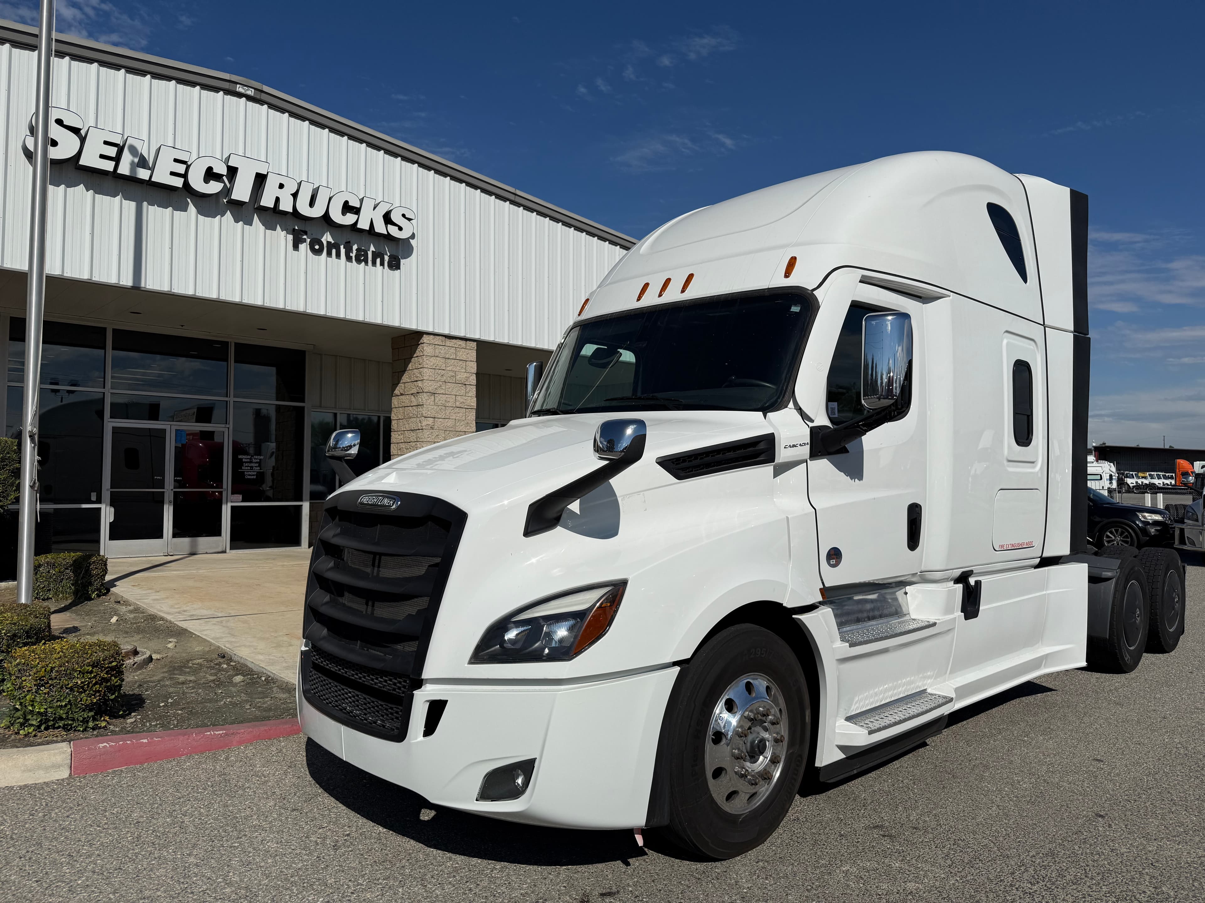 2023 FREIGHTLINER CASCADIA 126SLP