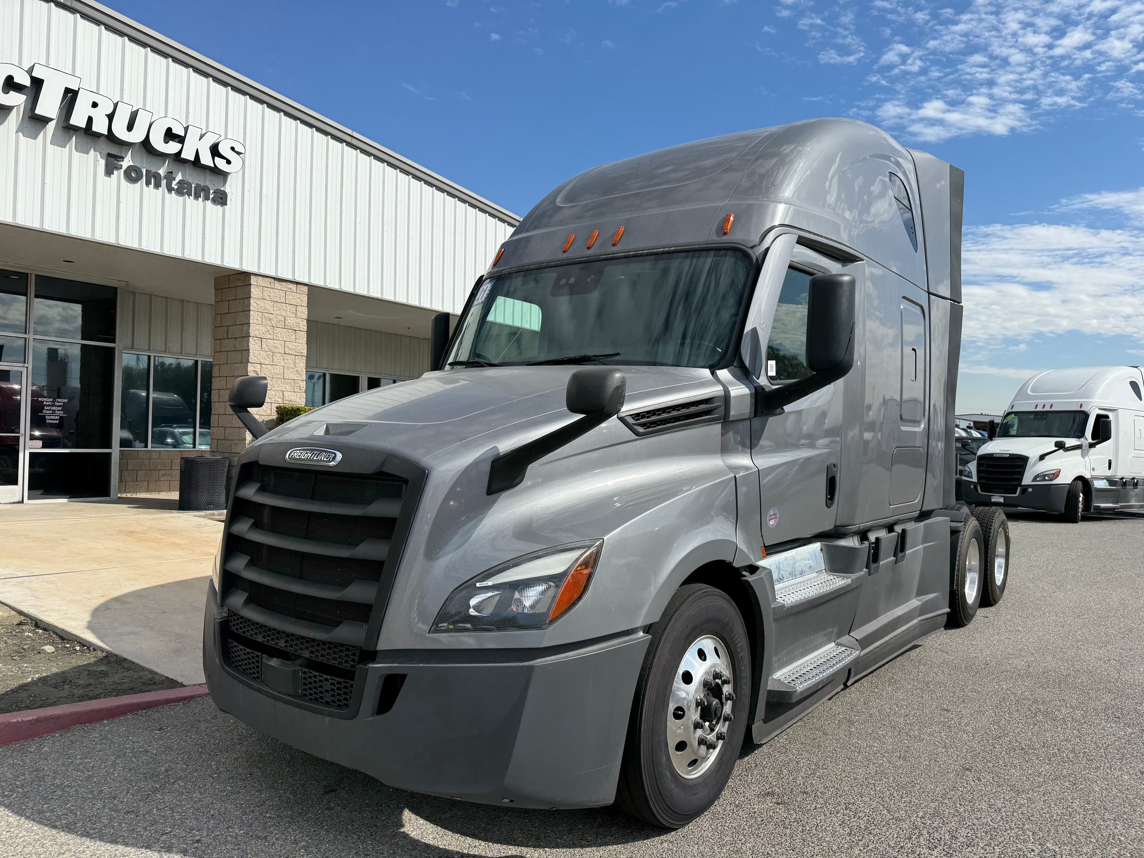 2021 FREIGHTLINER CASCADIA 126SLP