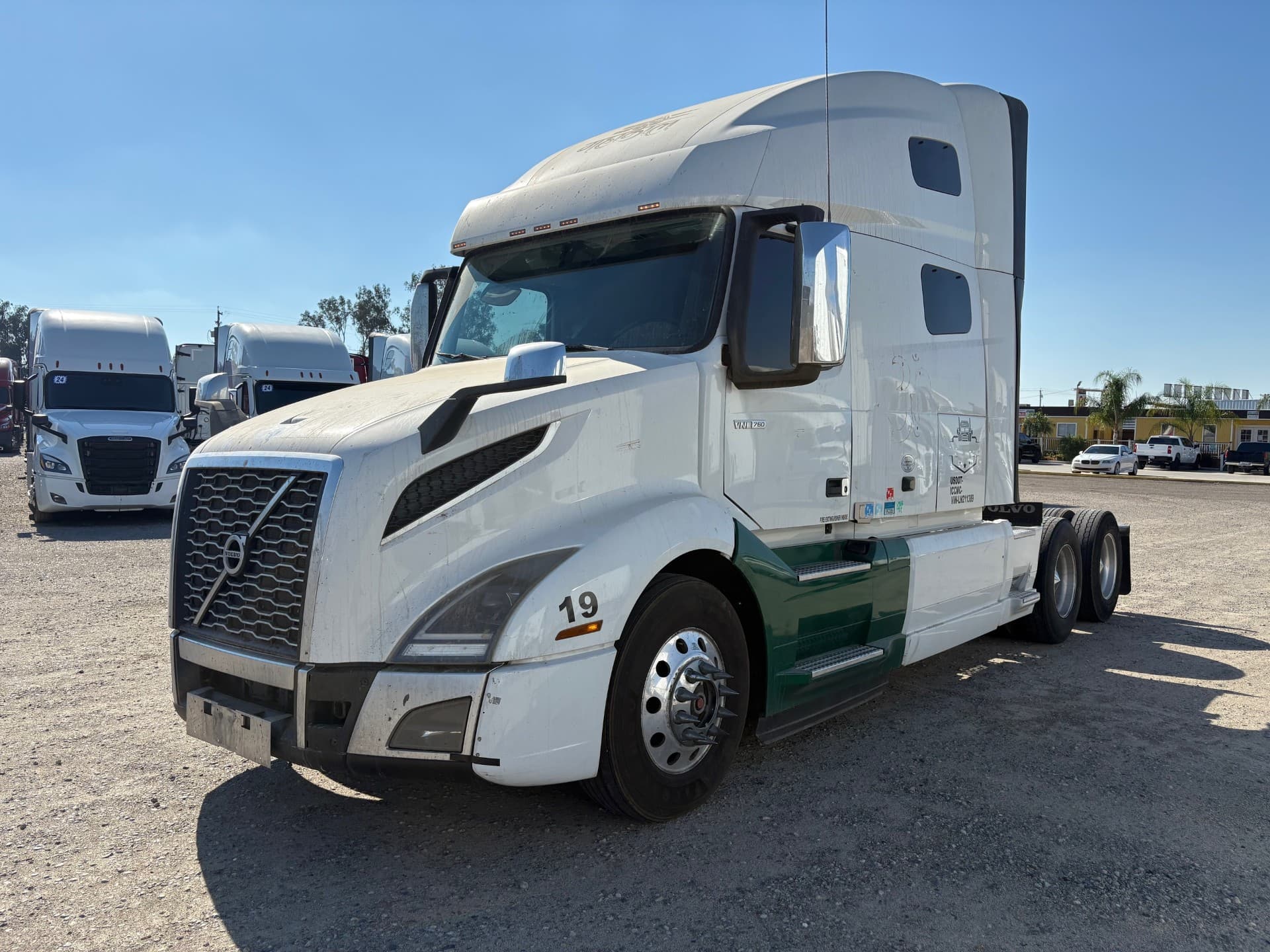 2020 VOLVO VNL760