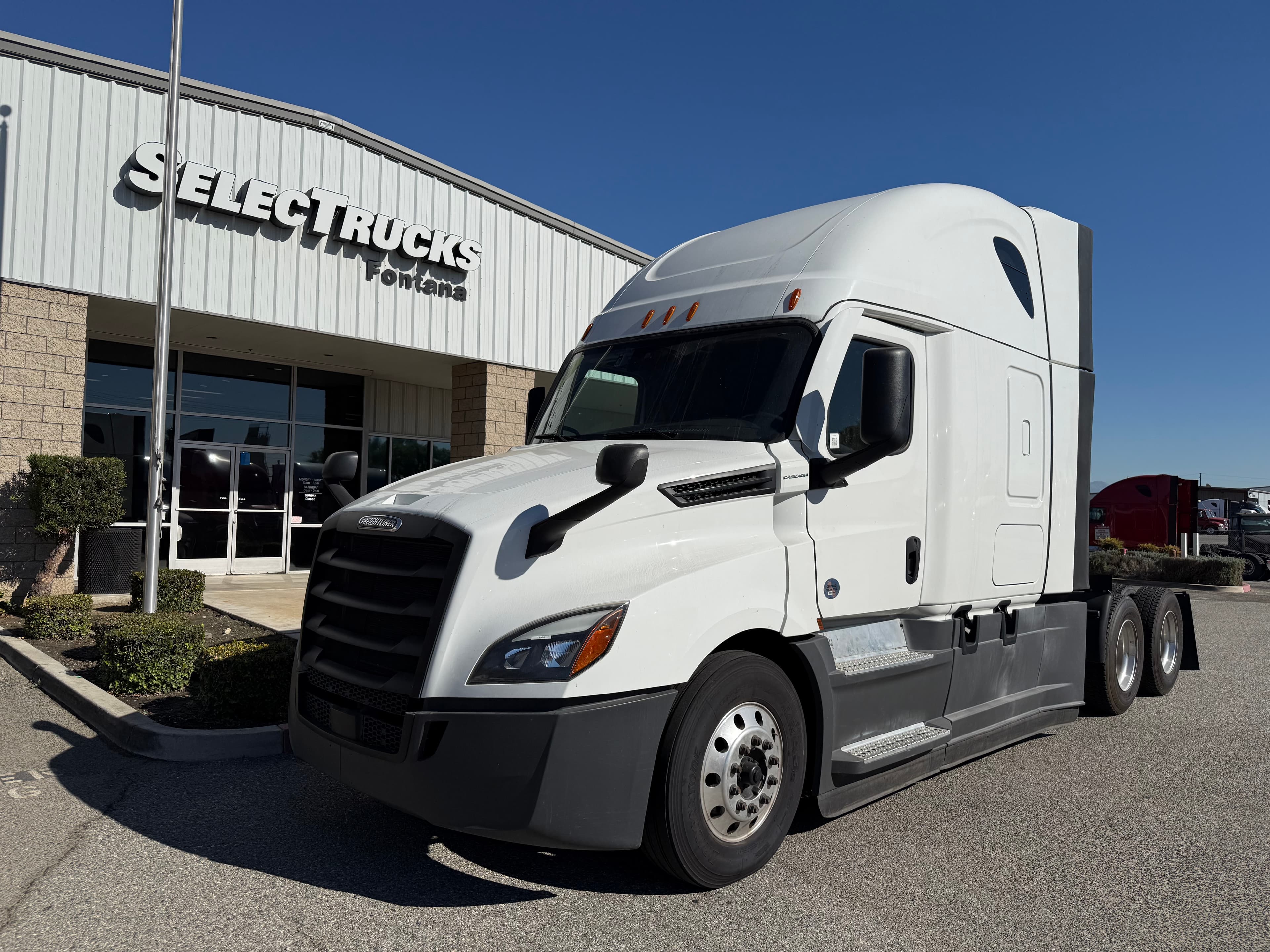 2023 FREIGHTLINER CASCADIA 126SLP