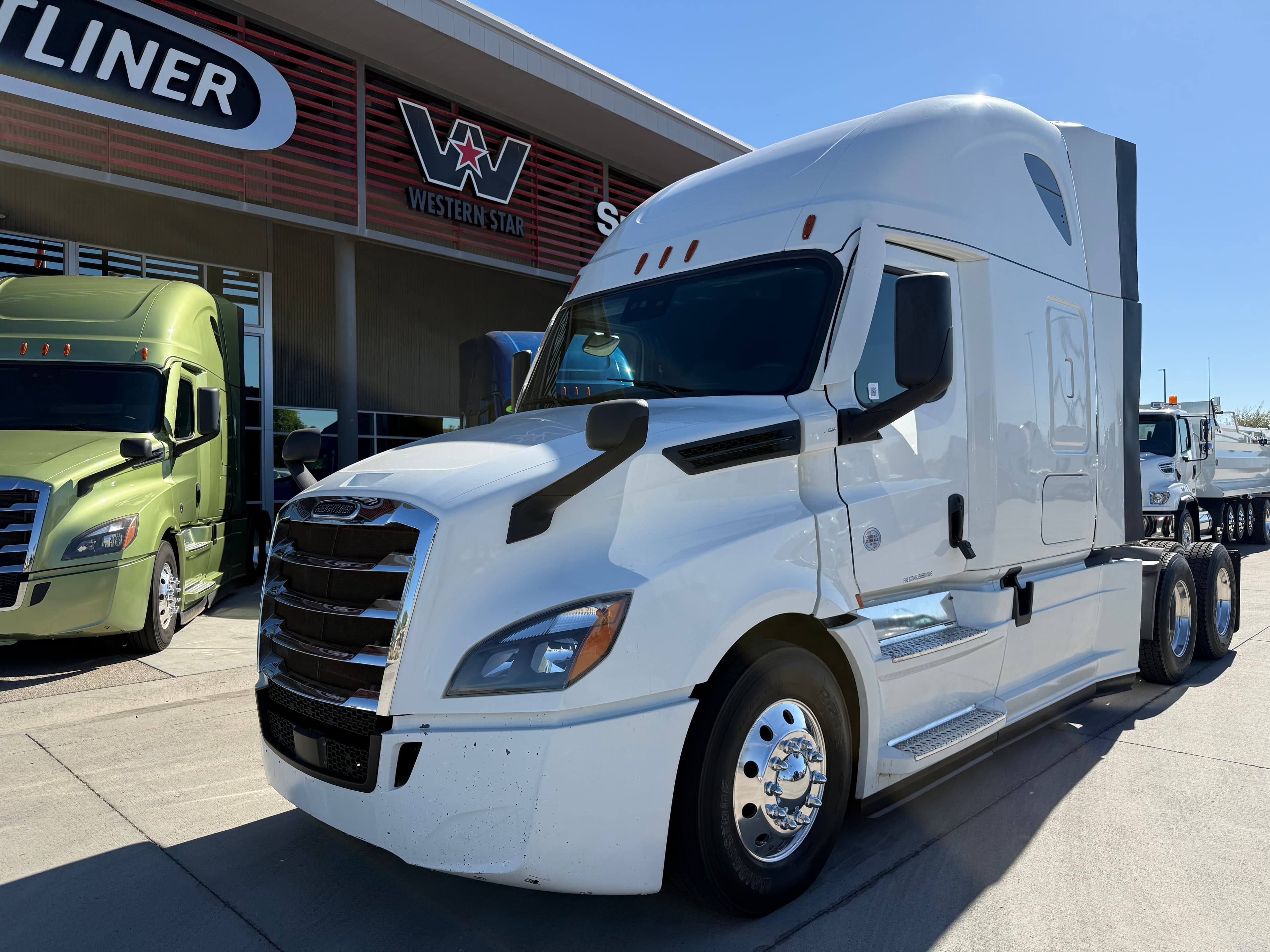 2020 FREIGHTLINER CASCADIA 126SLP