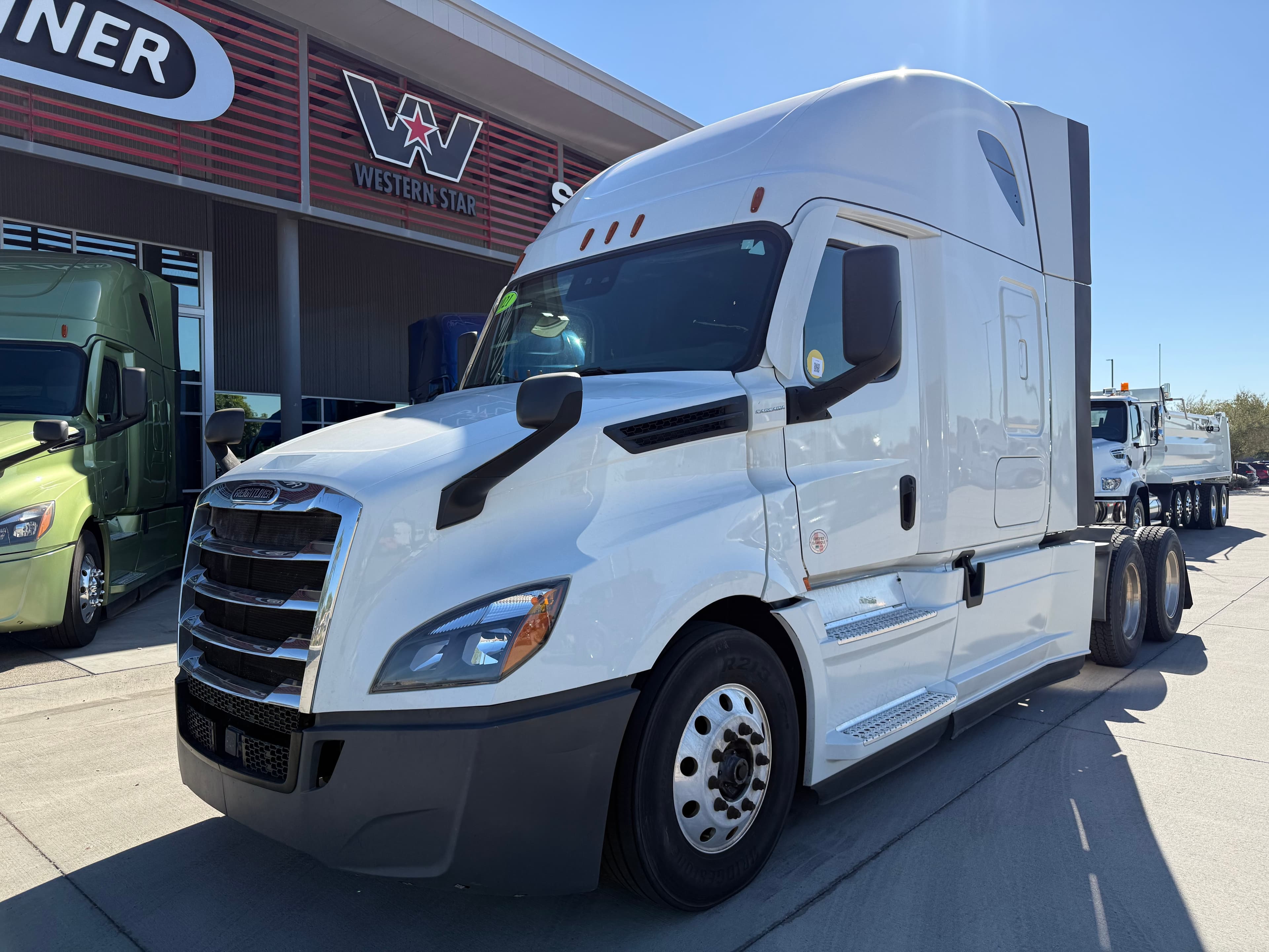 2021 FREIGHTLINER CASCADIA 126SLP