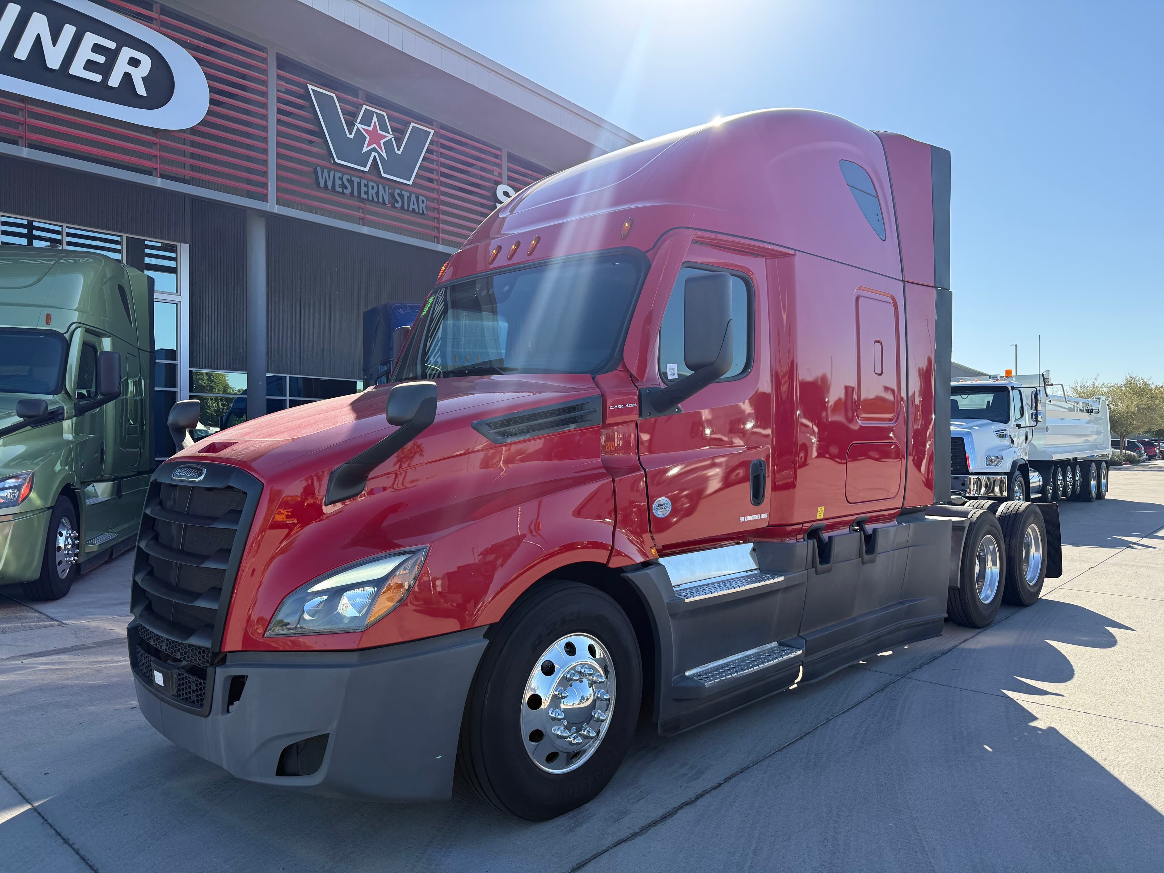 2021 FREIGHTLINER CASCADIA 126SLP