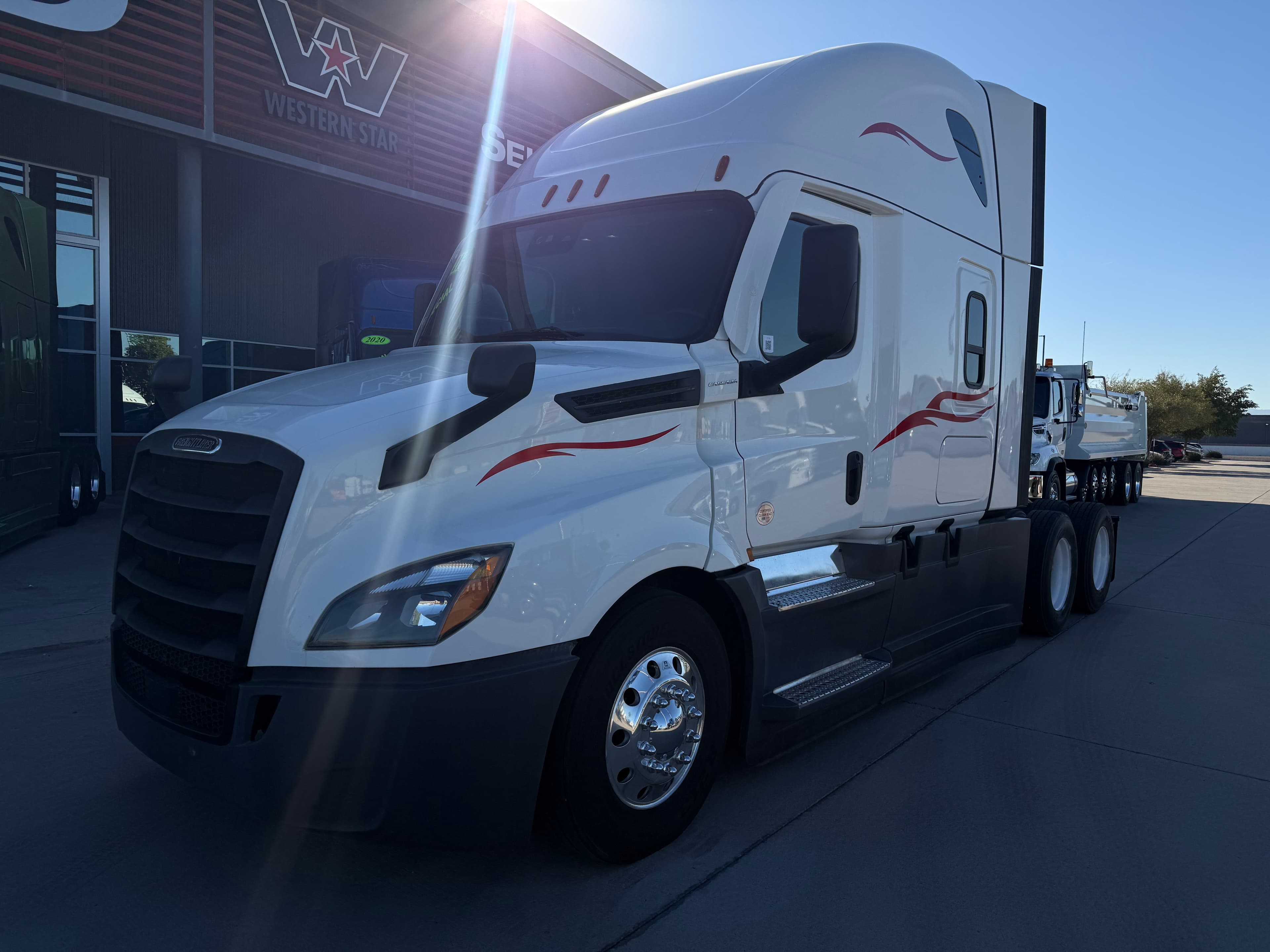 2021 FREIGHTLINER CASCADIA 126SLP