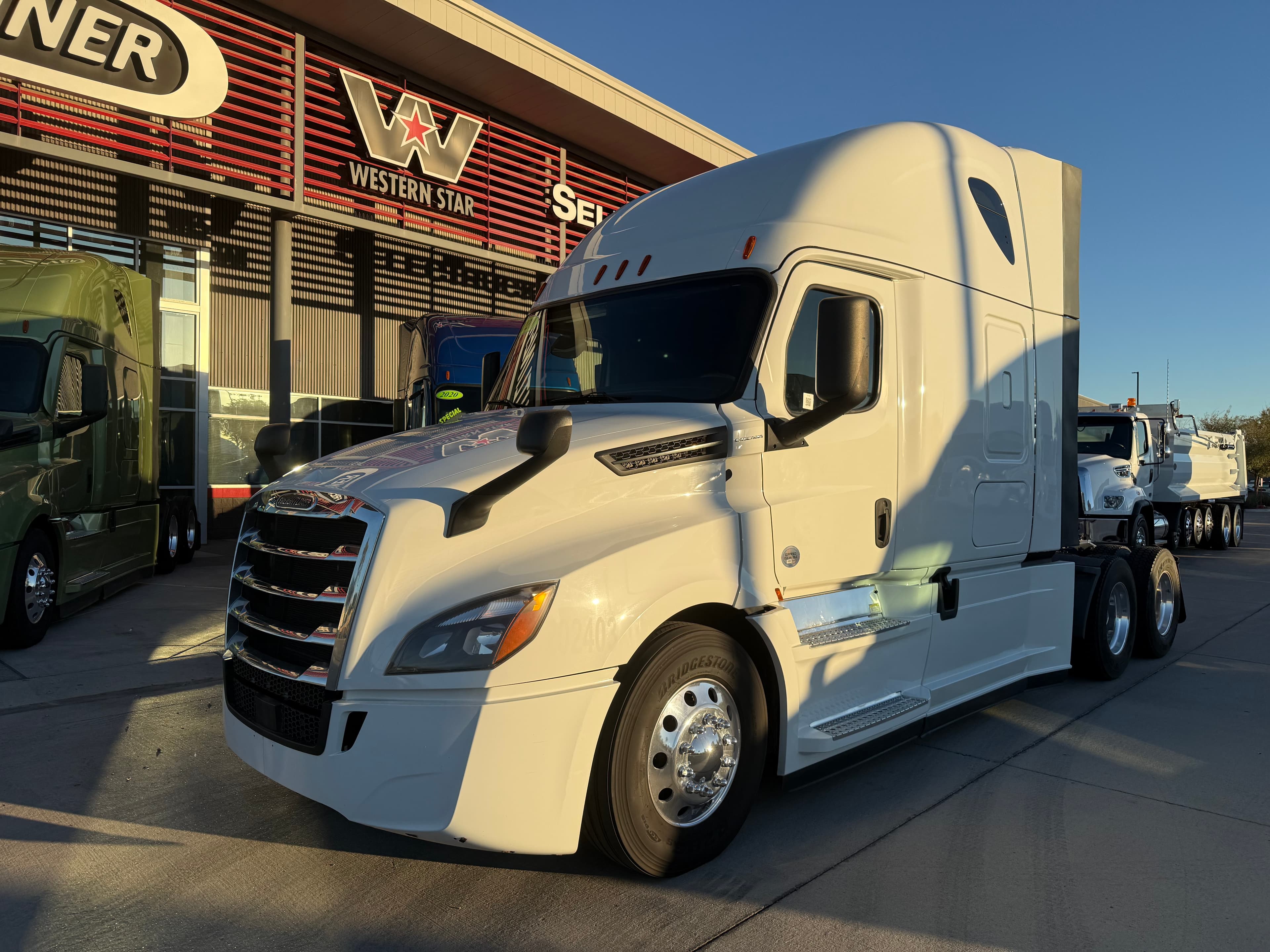 2020 FREIGHTLINER CASCADIA 126SLP