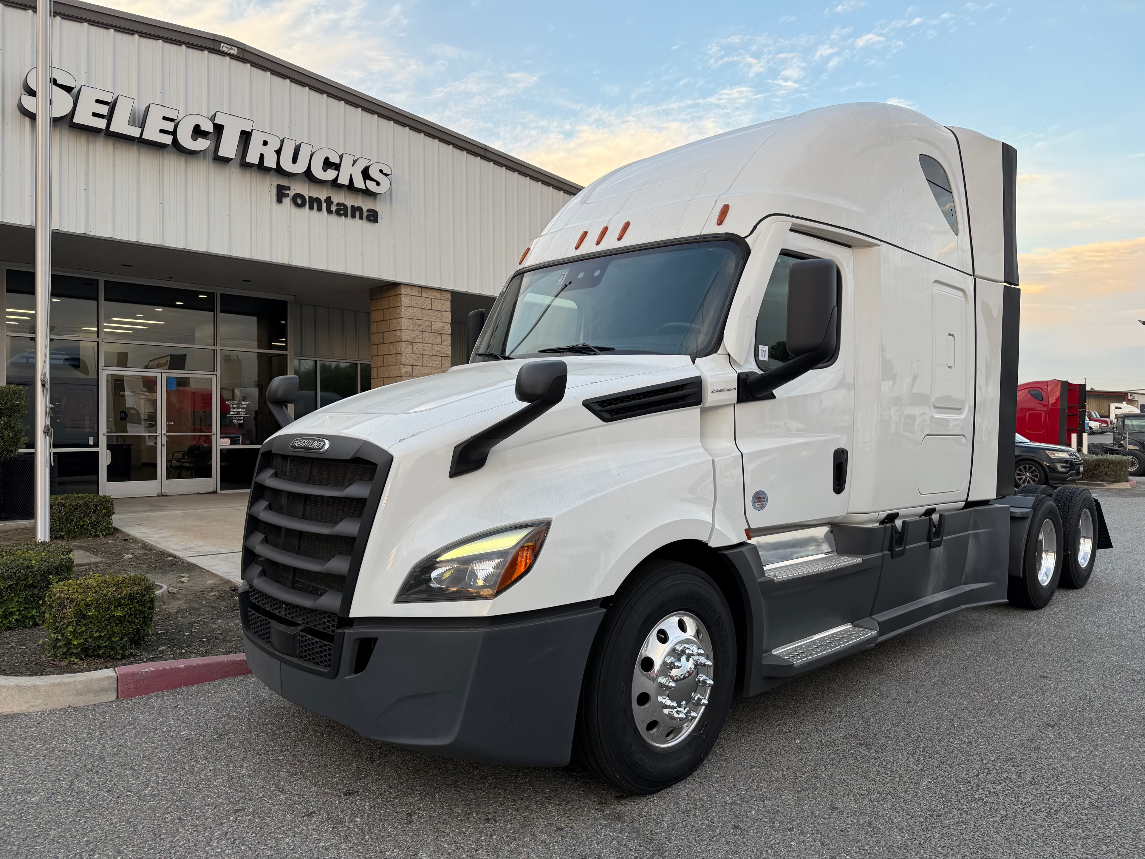 2023 FREIGHTLINER CASCADIA 126SLP