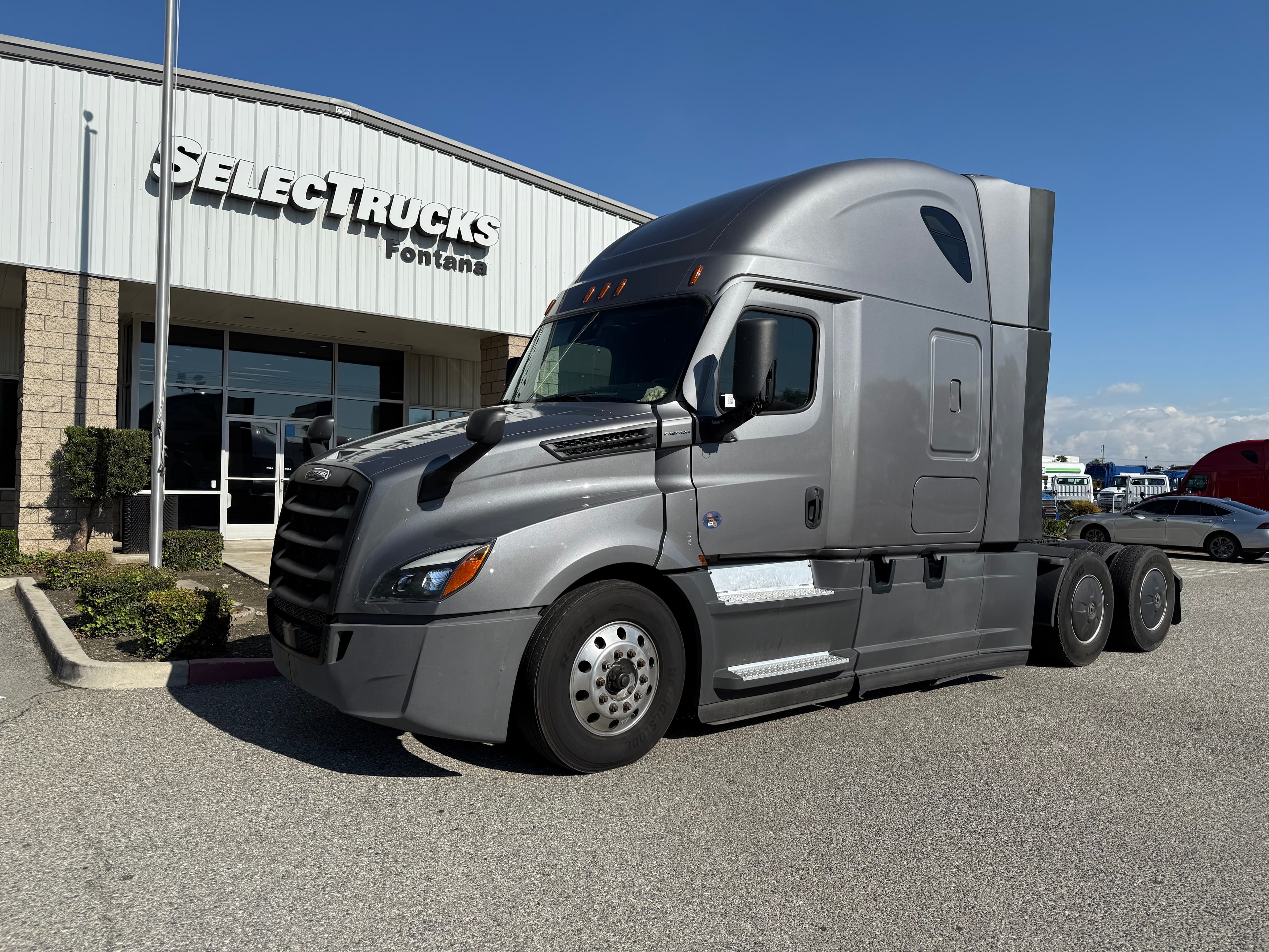 2021 FREIGHTLINER CASCADIA 126SLP