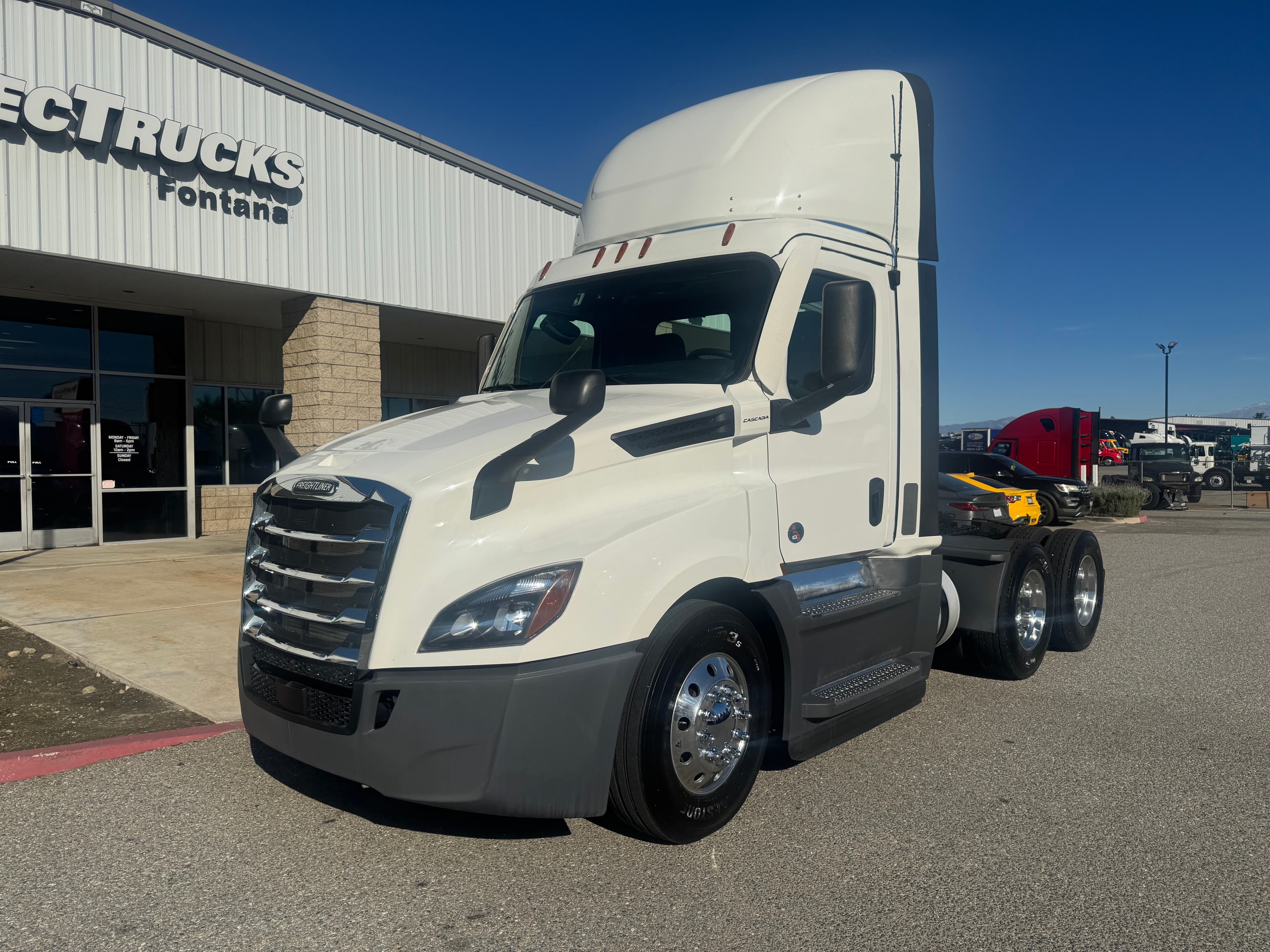 2021 FREIGHTLINER CASCADIA 126DC