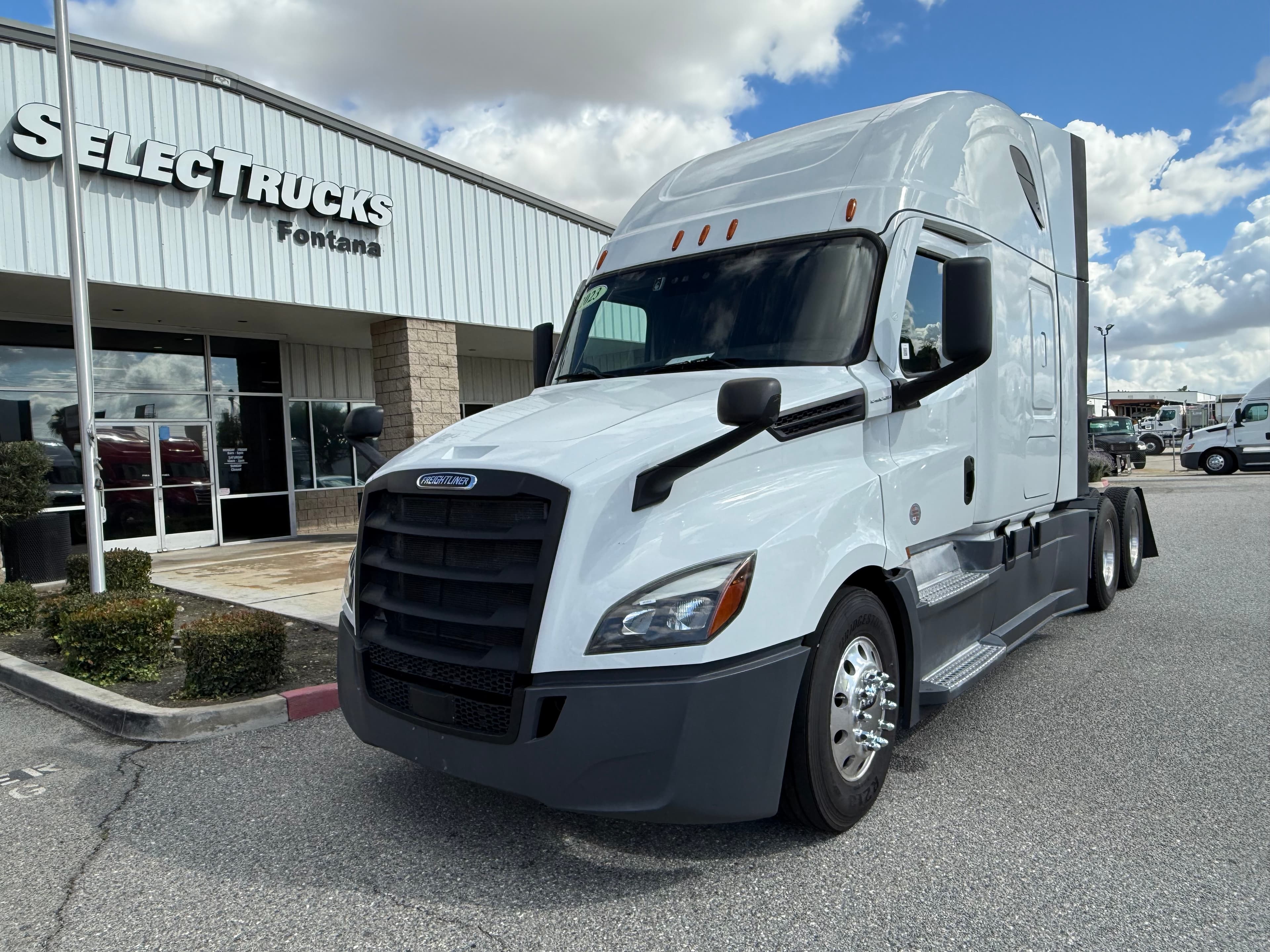 2023 FREIGHTLINER CASCADIA 126SLP