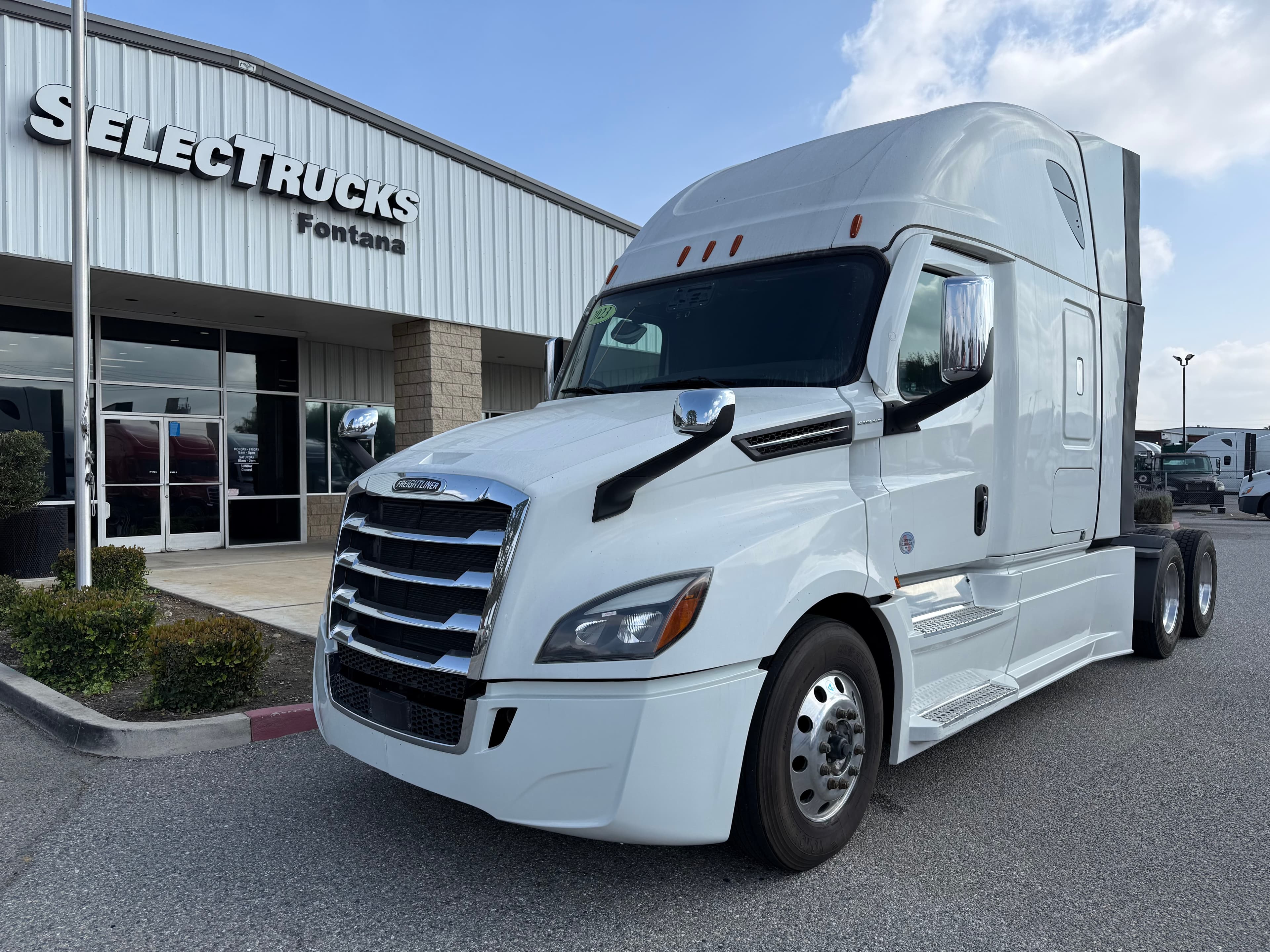 2023 FREIGHTLINER CASCADIA 126SLP