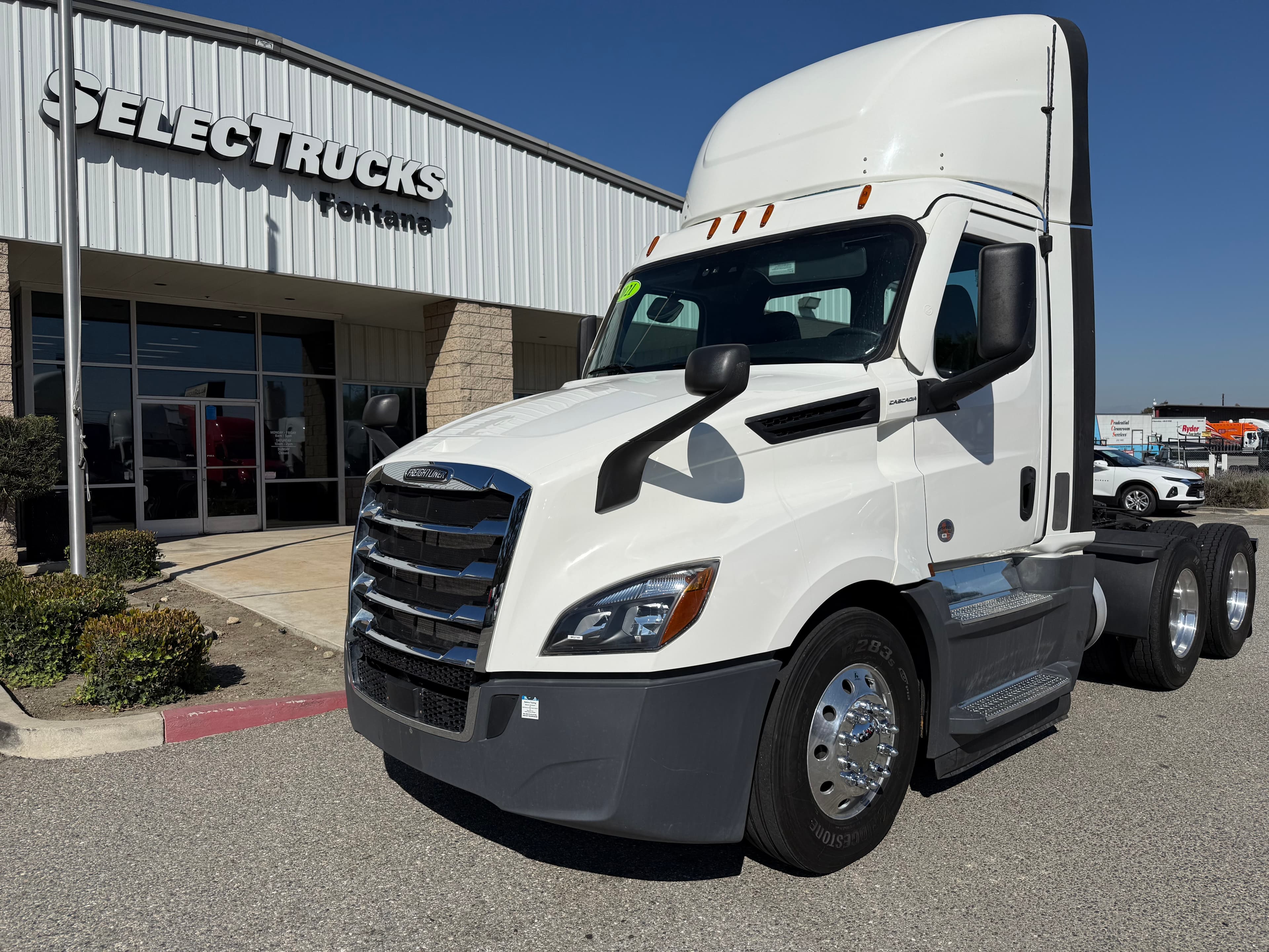 2021 FREIGHTLINER CASCADIA 126DC
