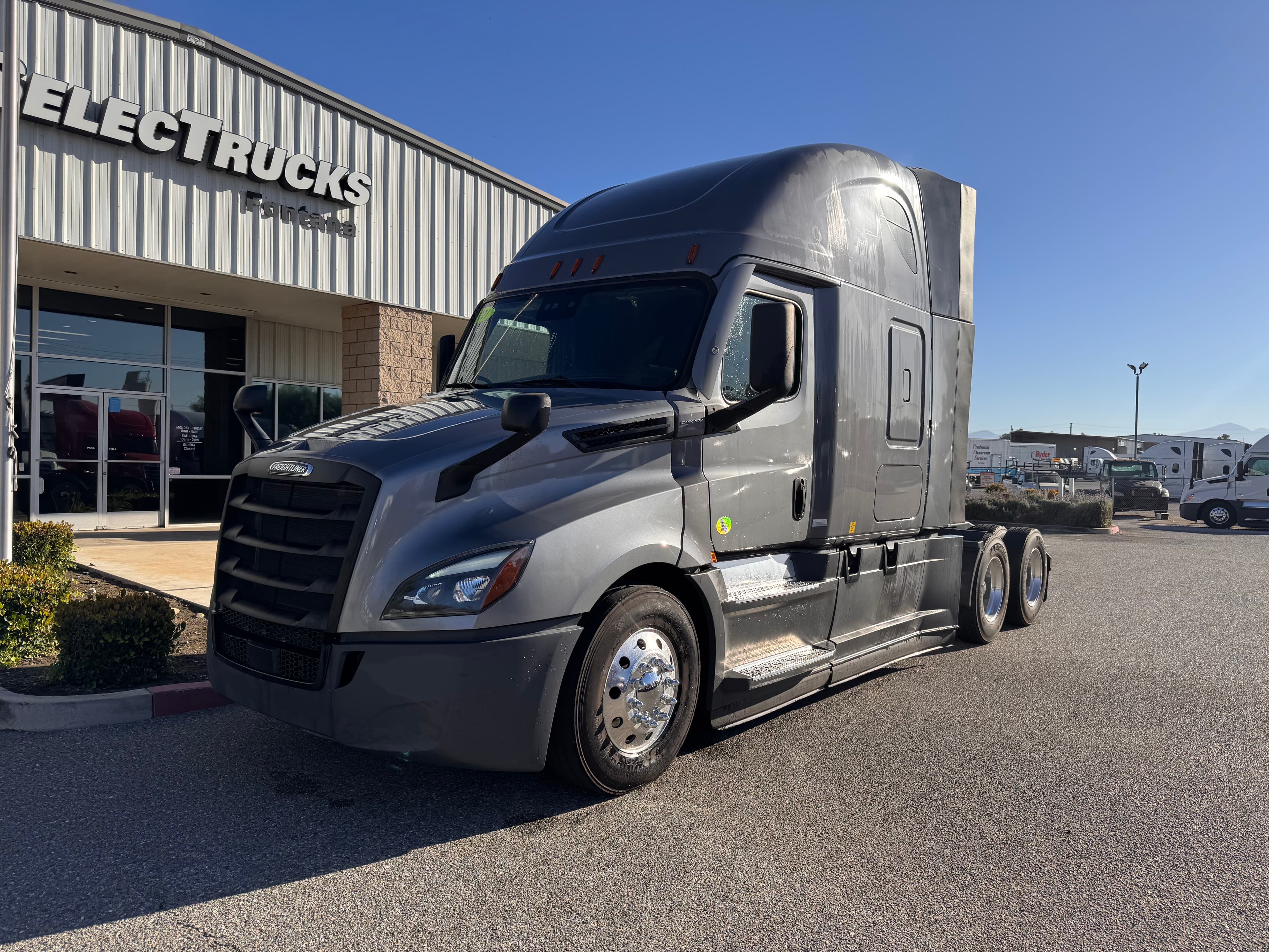 2021 FREIGHTLINER CASCADIA 126SLP