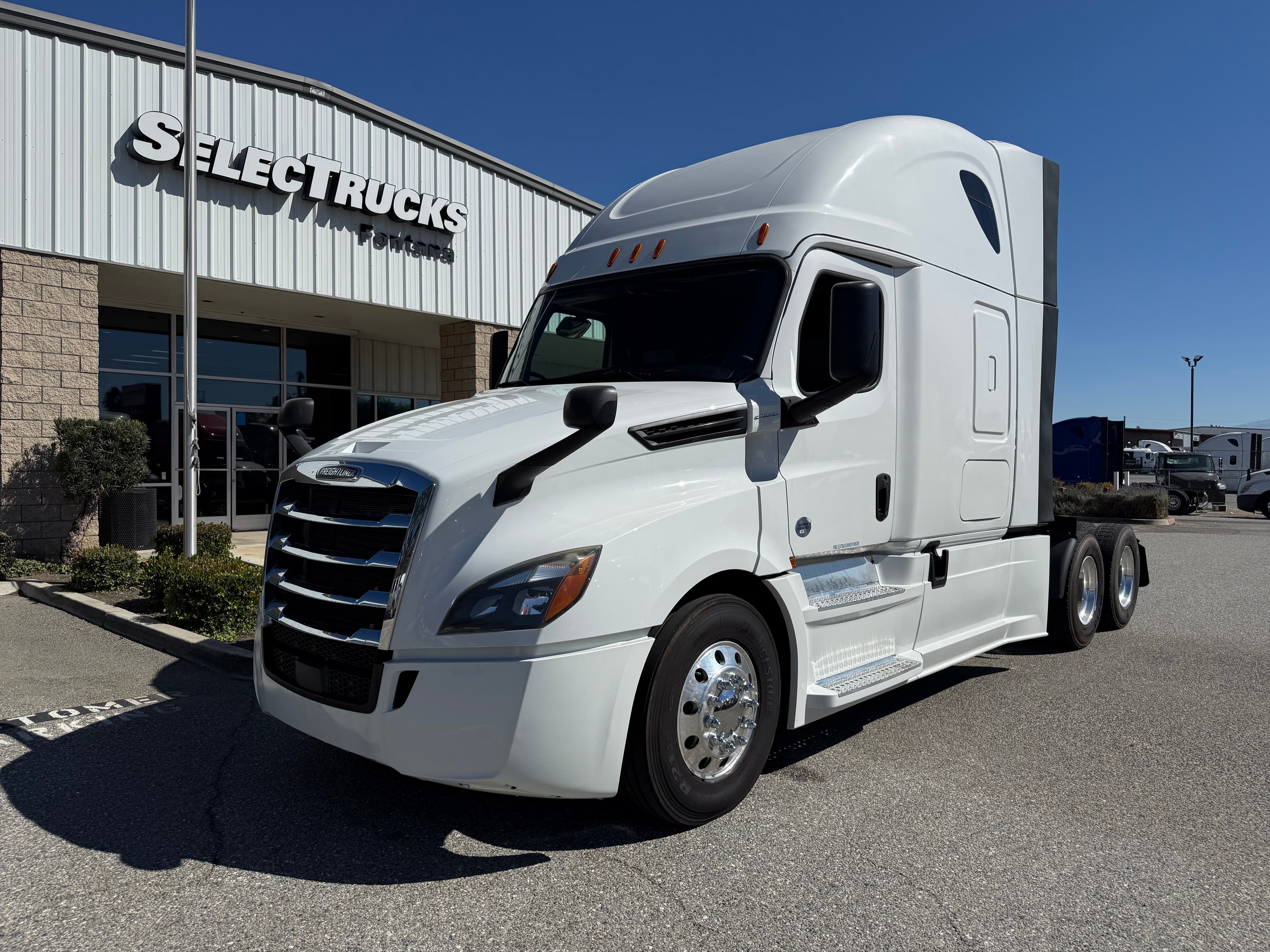 2020 FREIGHTLINER CASCADIA 126SLP