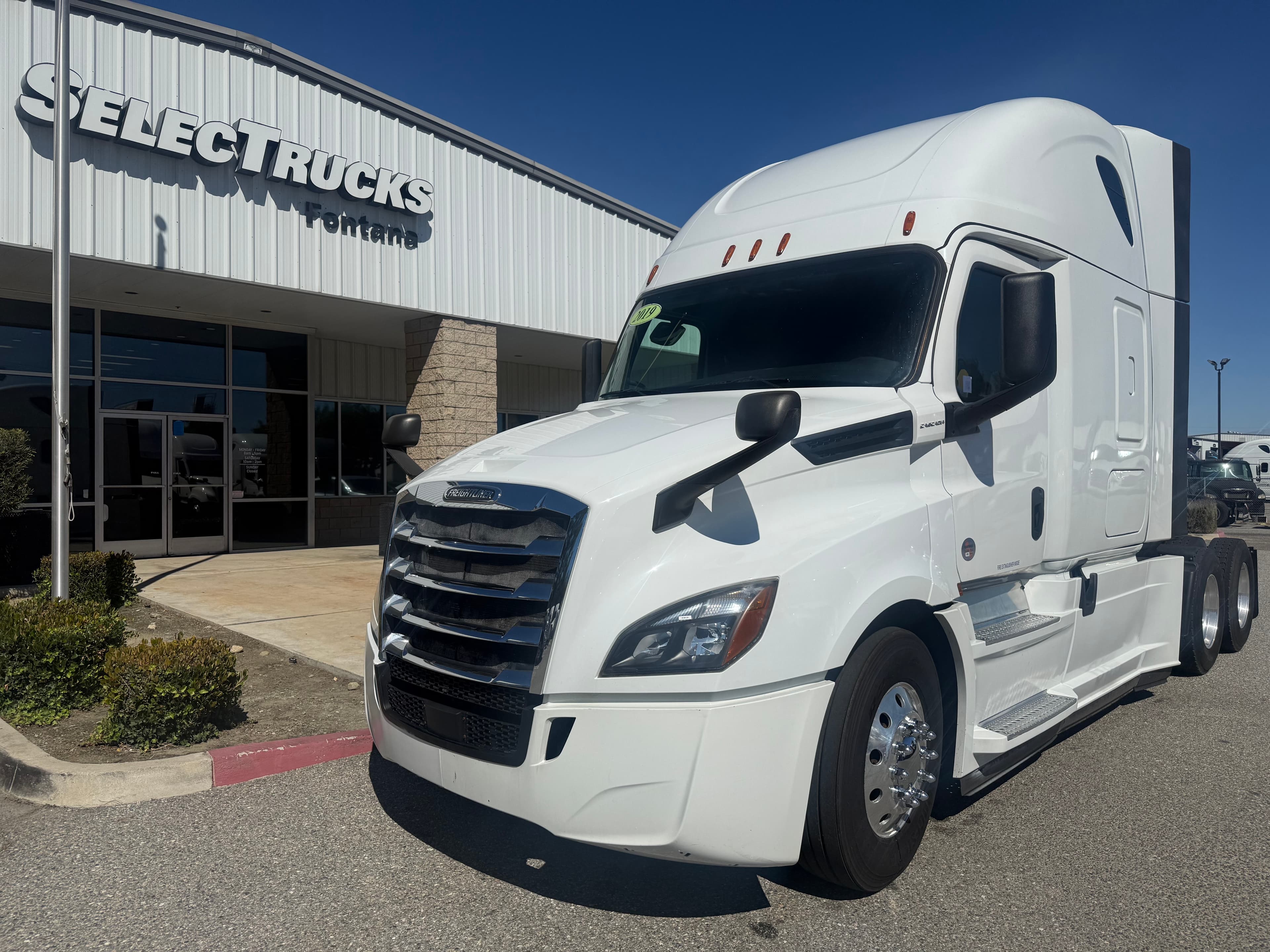 2019 FREIGHTLINER CASCADIA 126SLP