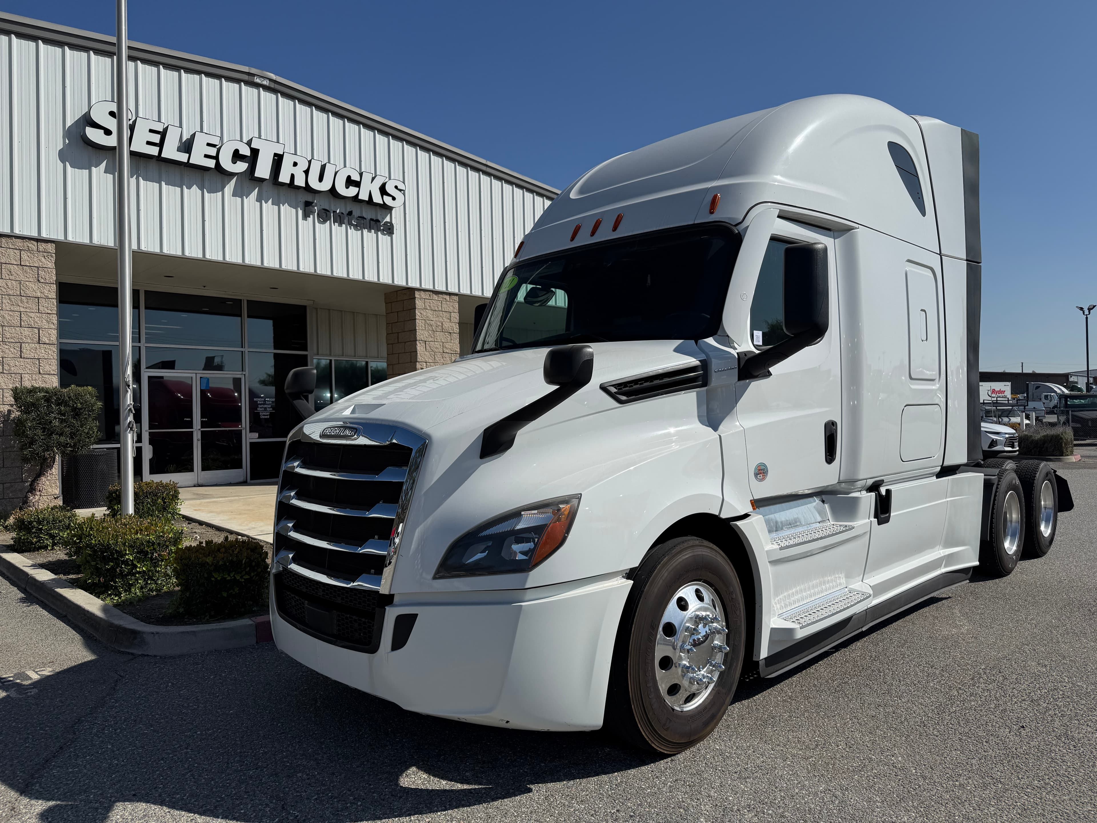 2021 FREIGHTLINER CASCADIA 126SLP