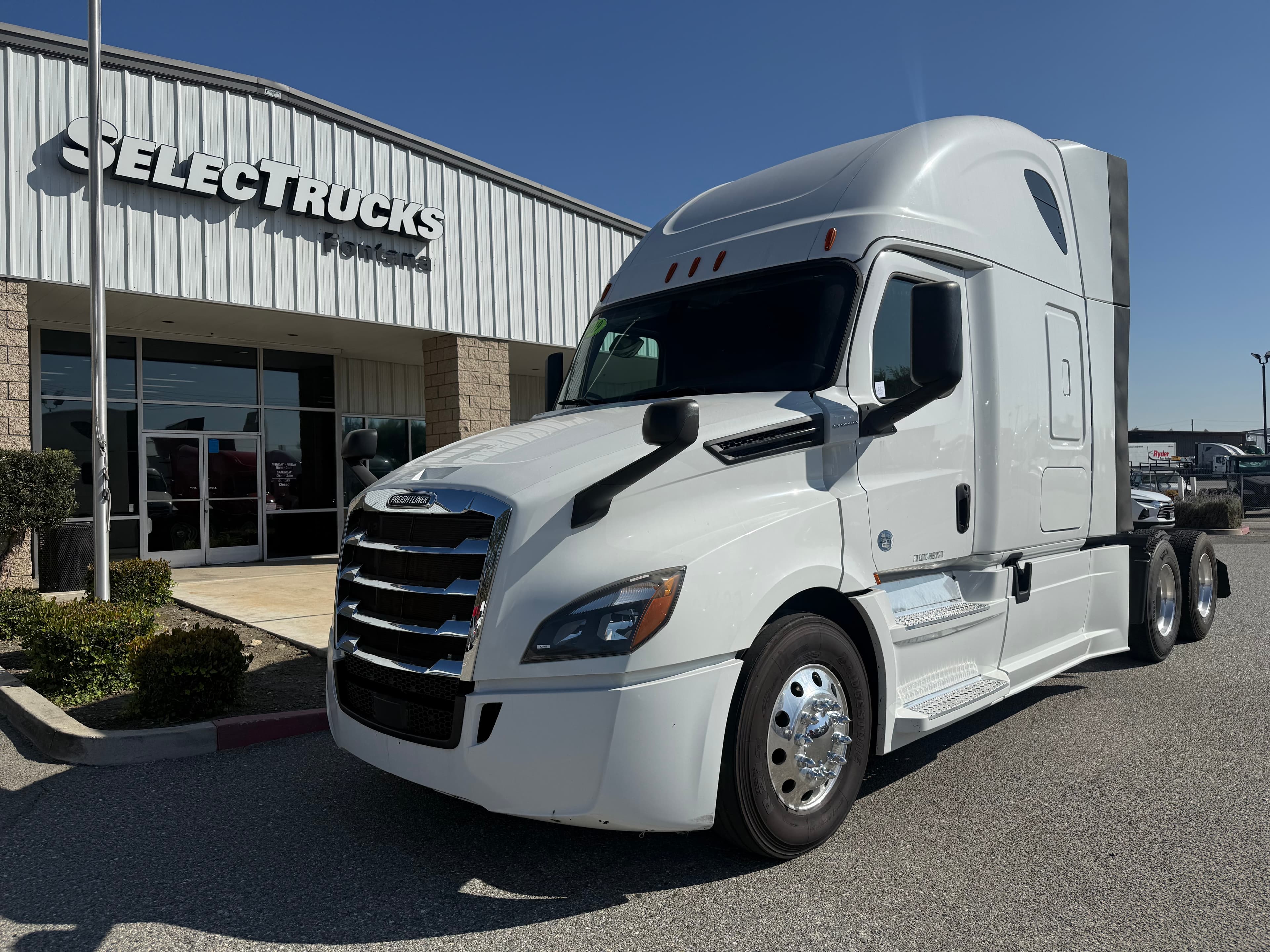 2019 FREIGHTLINER CASCADIA 126SLP