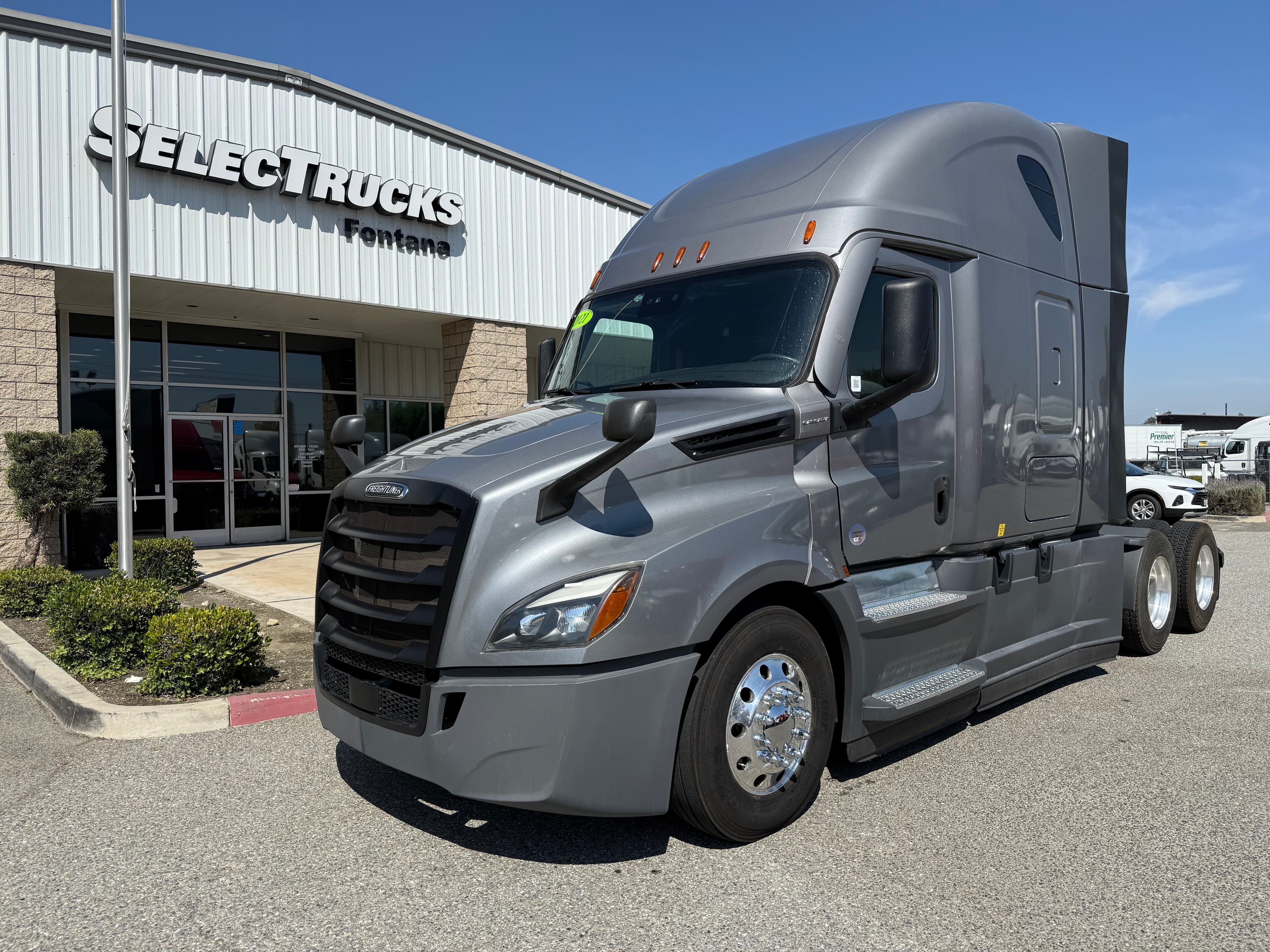 2021 FREIGHTLINER CASCADIA 126SLP