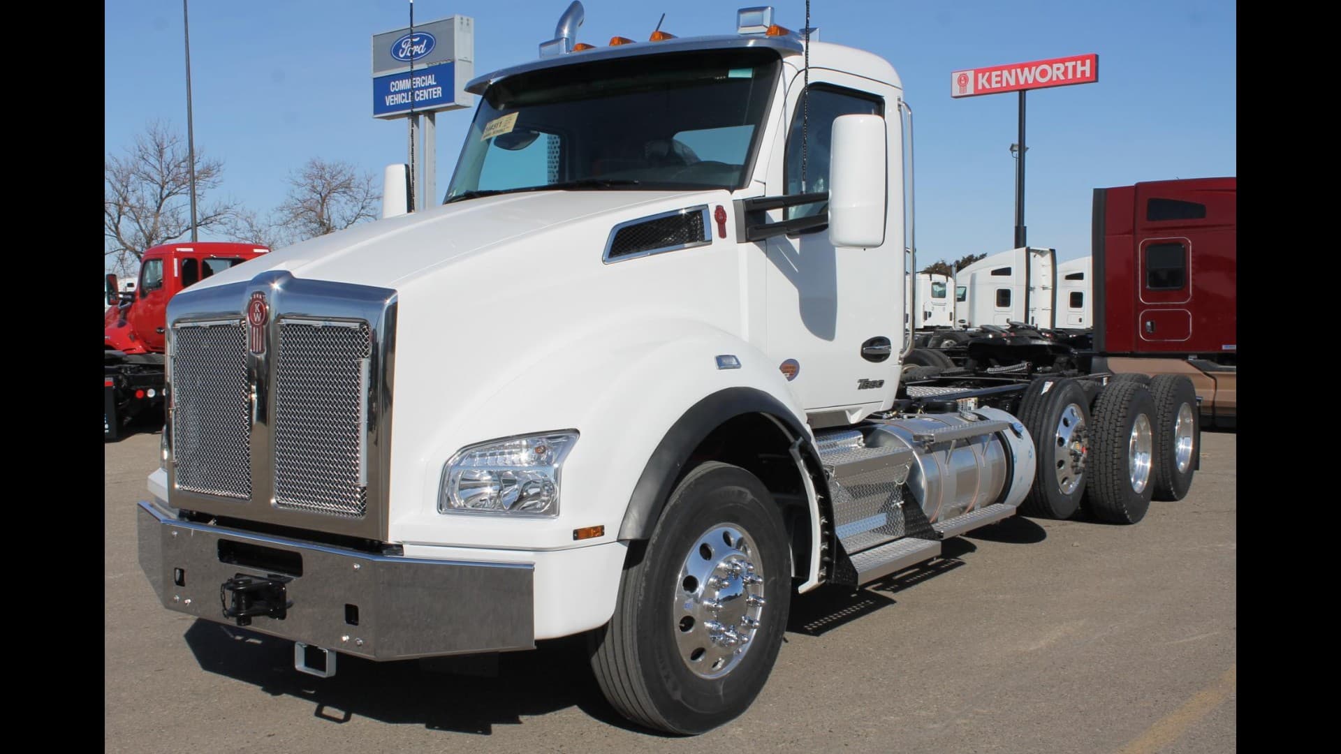 2025 Kenworth T880