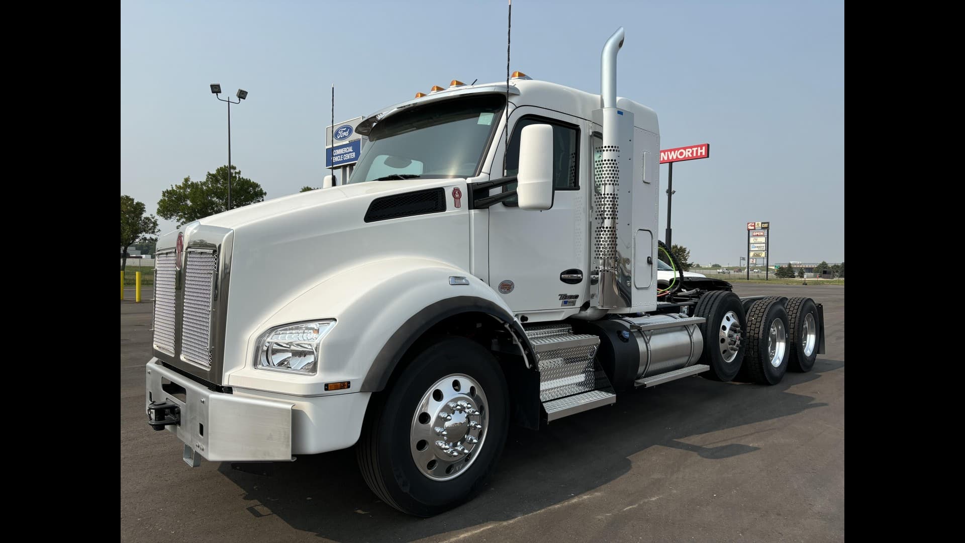 2025 Kenworth T880