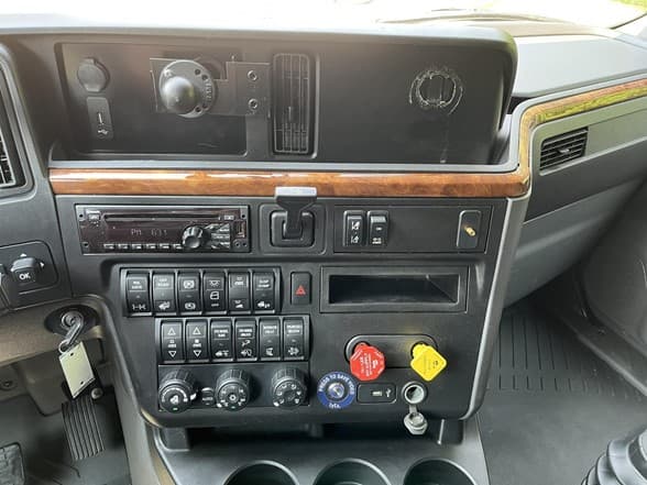 2021 International LT in West Michigan International, MI — photo 10