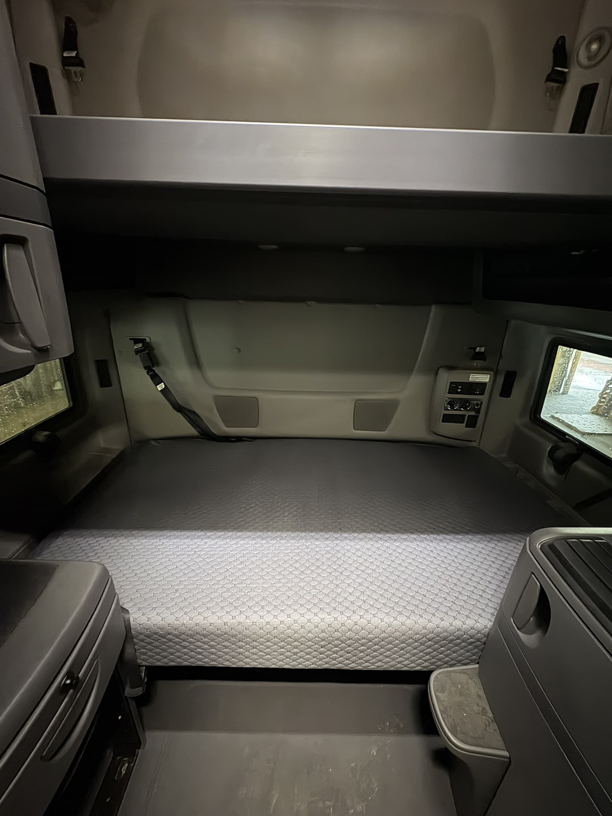 2021 International LT in West Michigan International, MI — photo 17