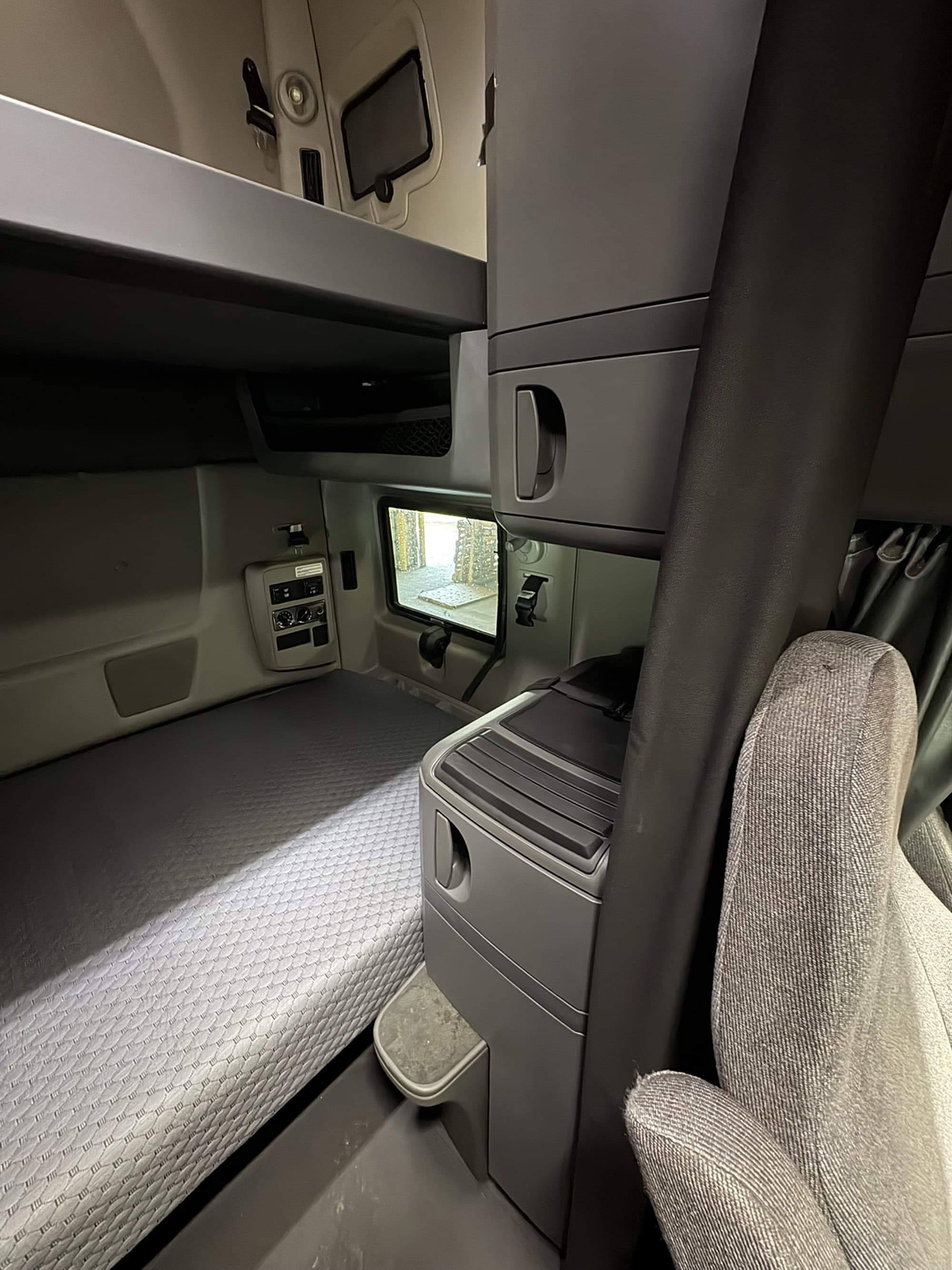 2021 International LT in West Michigan International, MI — photo 18
