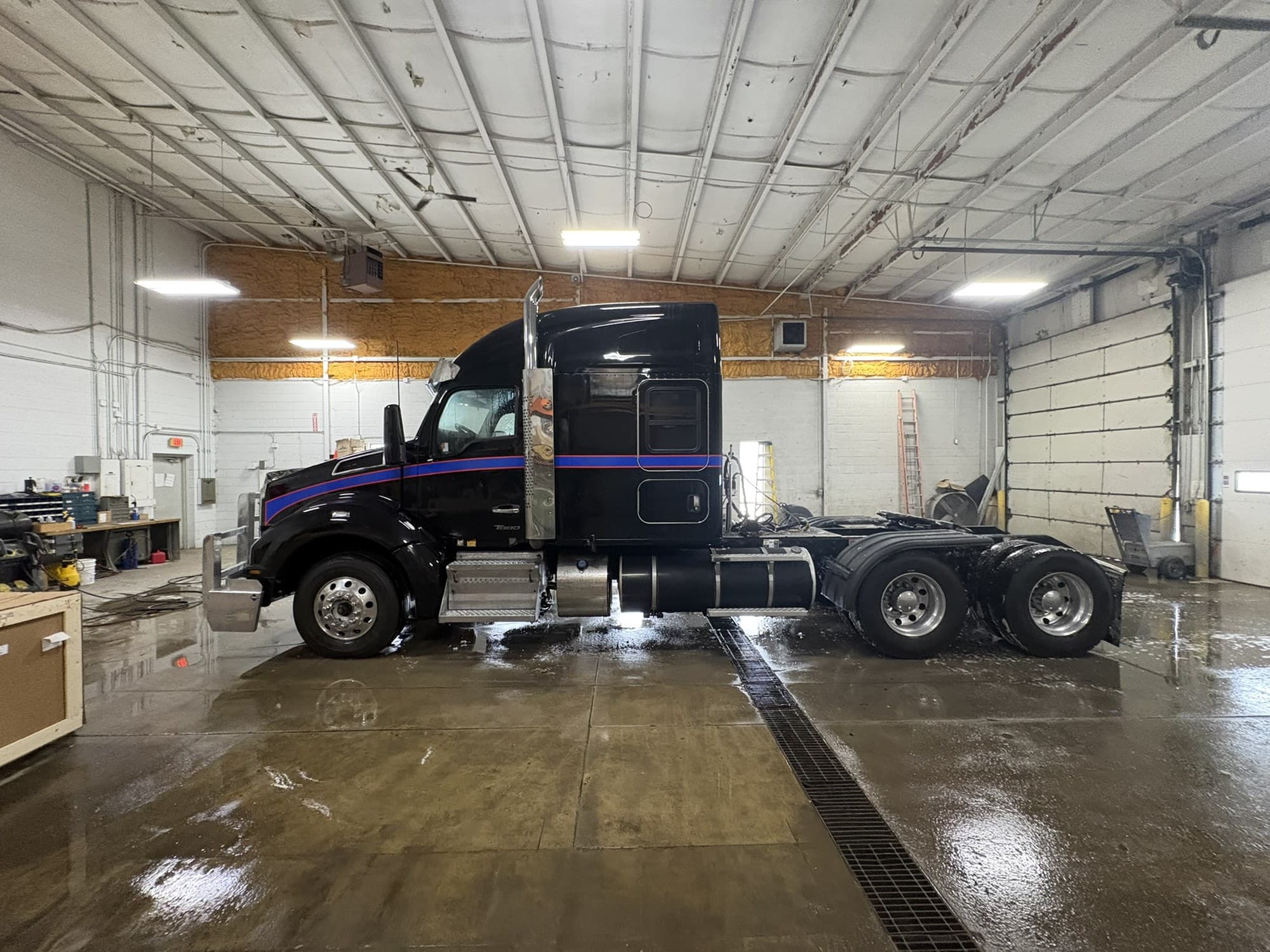2023 Kenworth T880 in West Michigan International, MI — photo 2