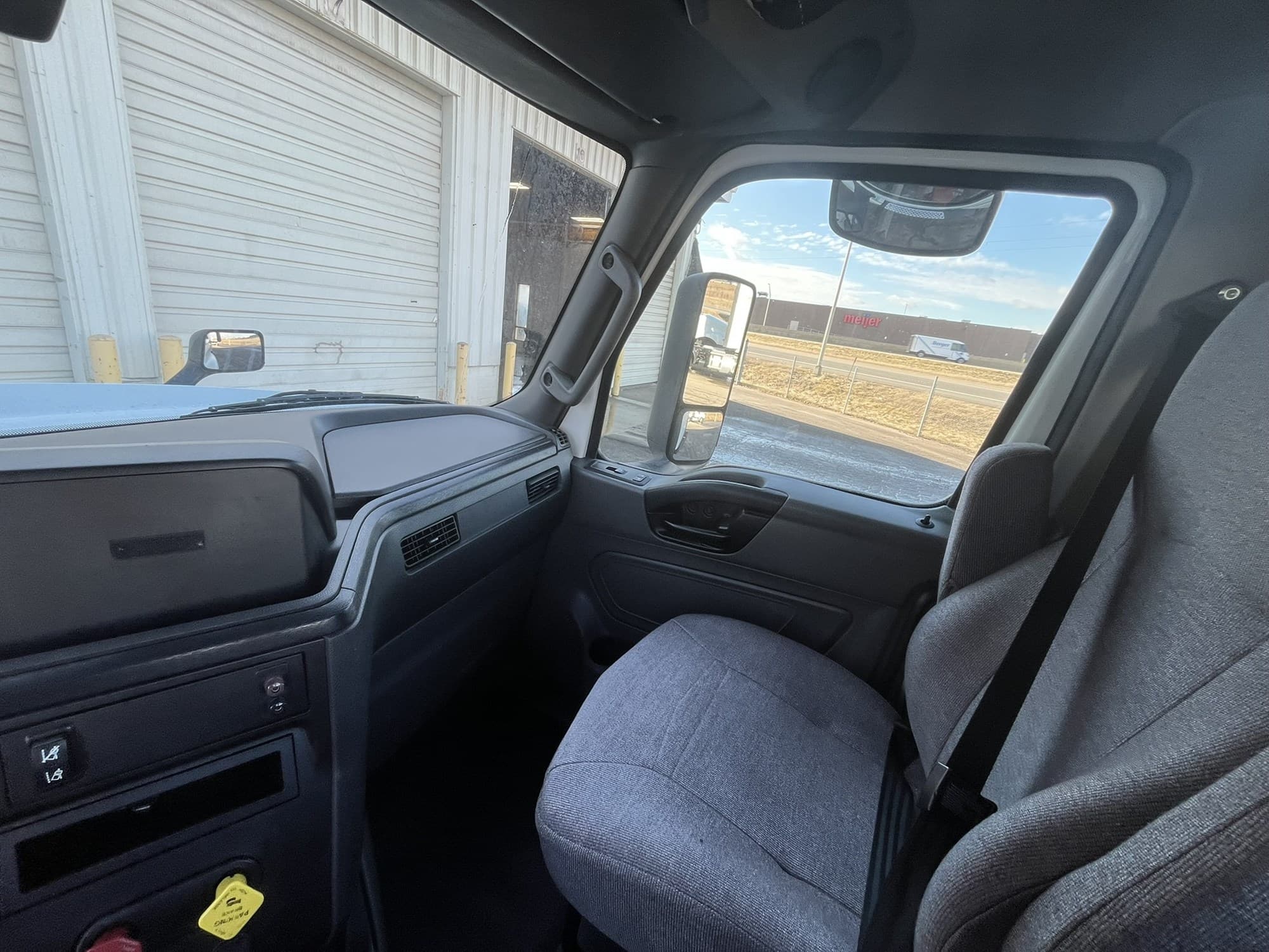 2021 International LT in West Michigan International, MI — photo 18