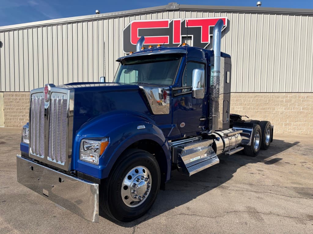 2027 Kenworth W990