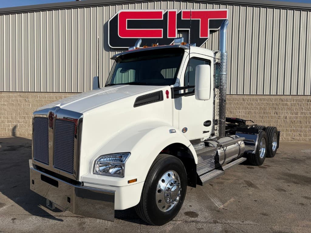 2027 Kenworth T880