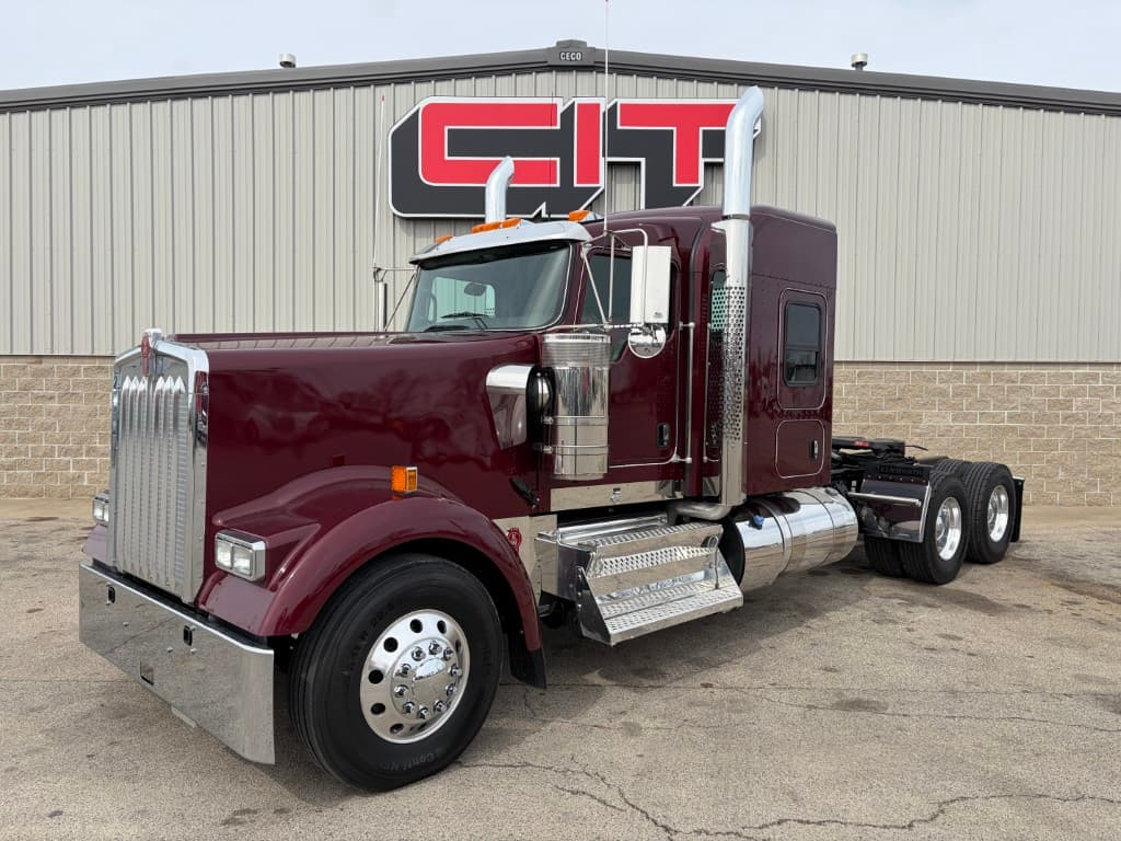 2027 Kenworth W900