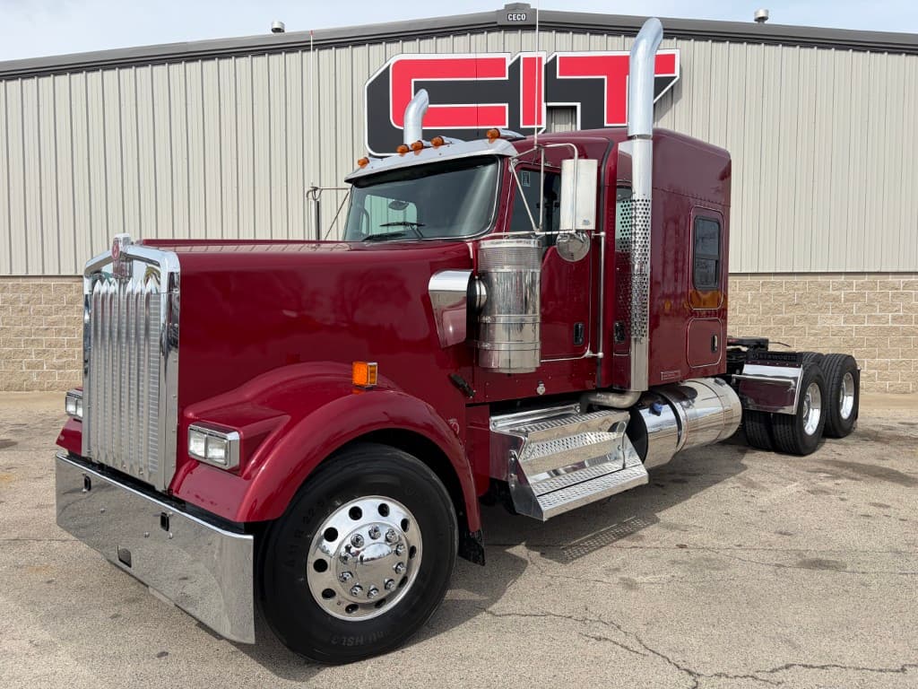 2027 Kenworth W900
