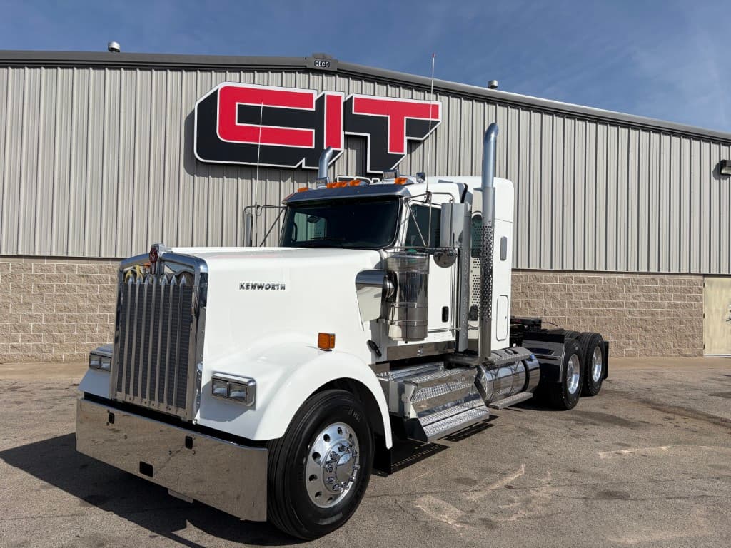 2027 Kenworth W900