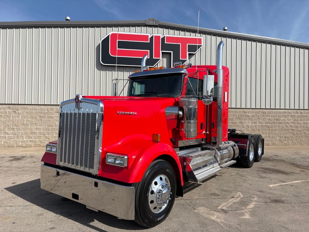 2027 Kenworth W900