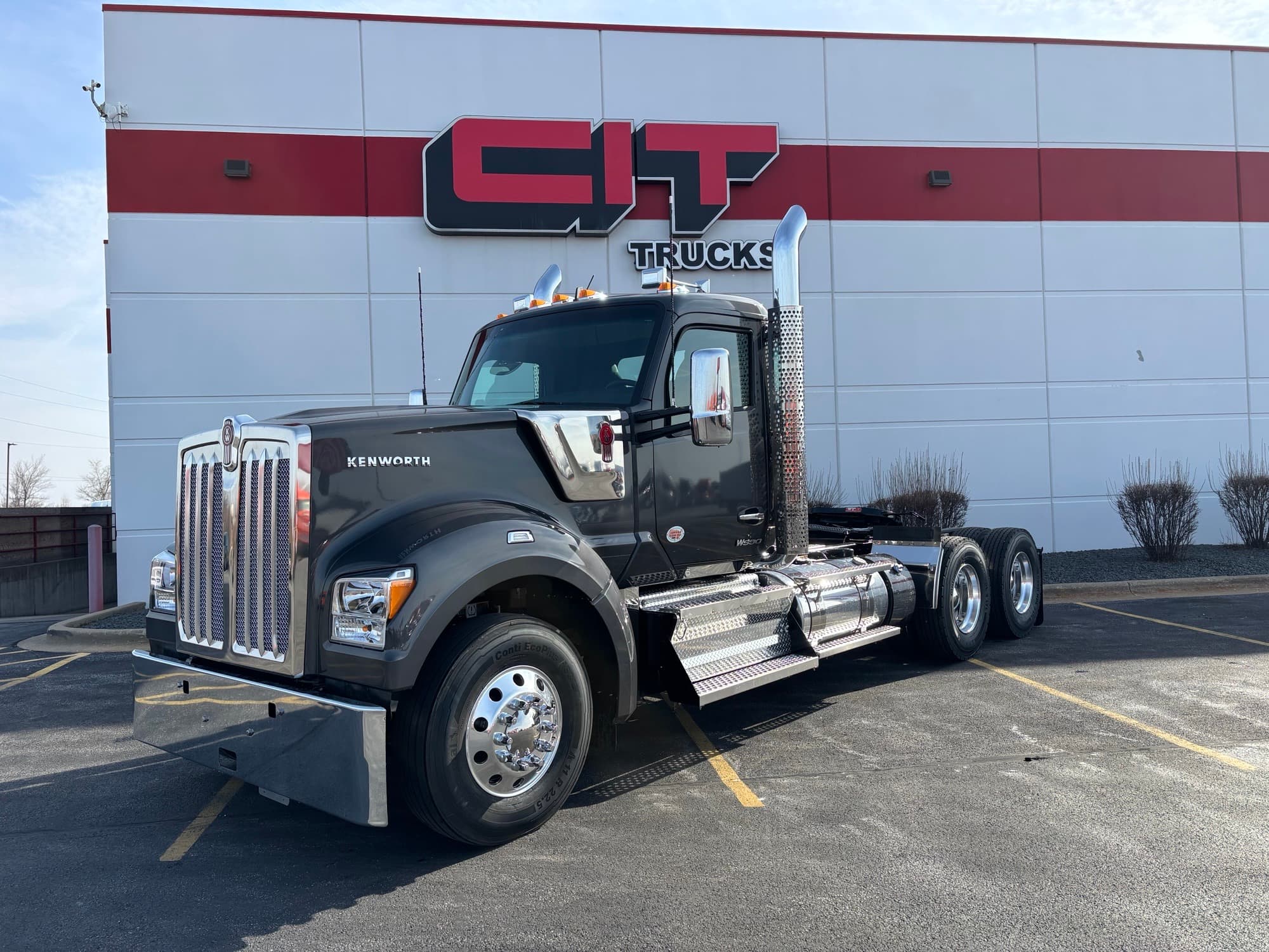 2027 Kenworth W990