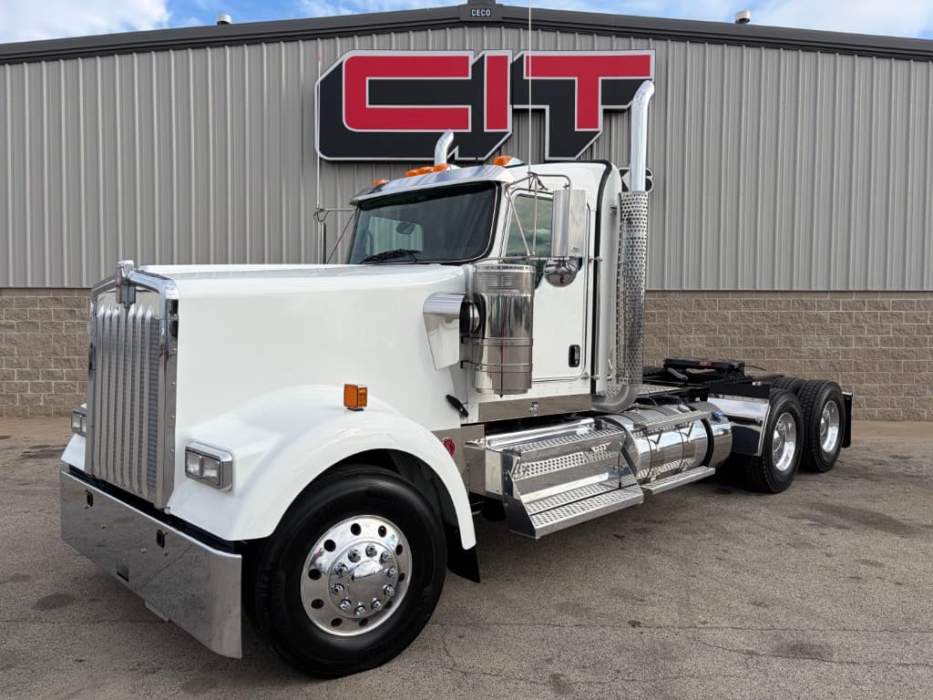 2027 Kenworth W900