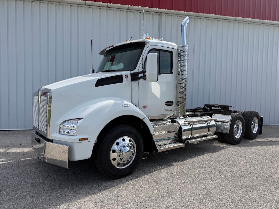 2027 Kenworth T880