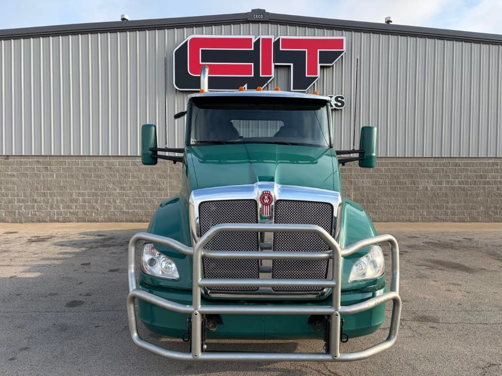 2018 Kenworth T680 in Morton, IL — photo 2
