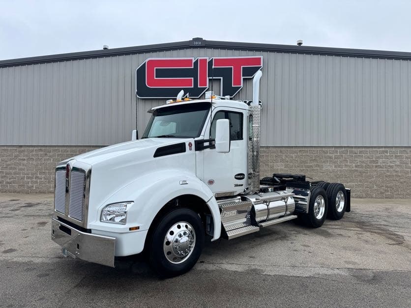 2027 Kenworth T880